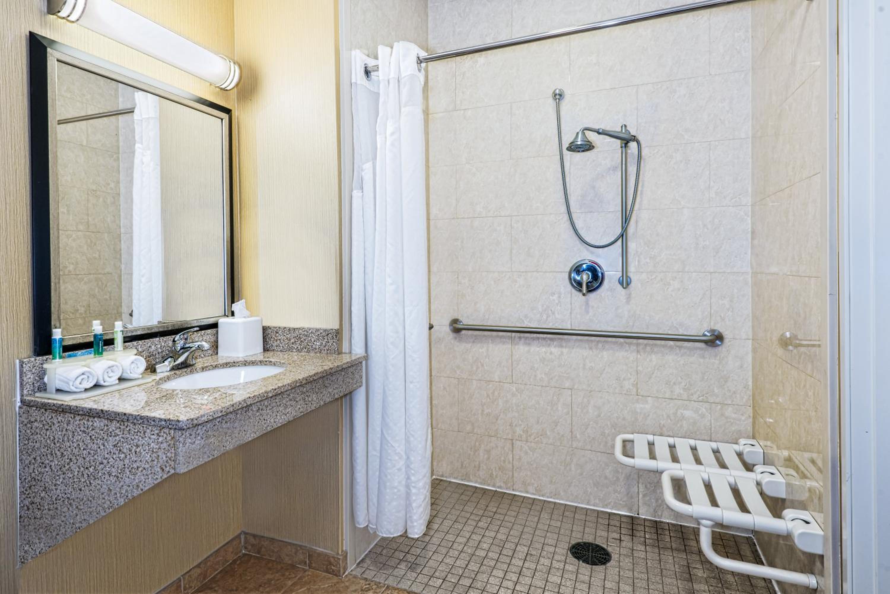 Standard Queen Room with Two Queen Beds and Mobility Accessible Roll-In Shower - Photo 2