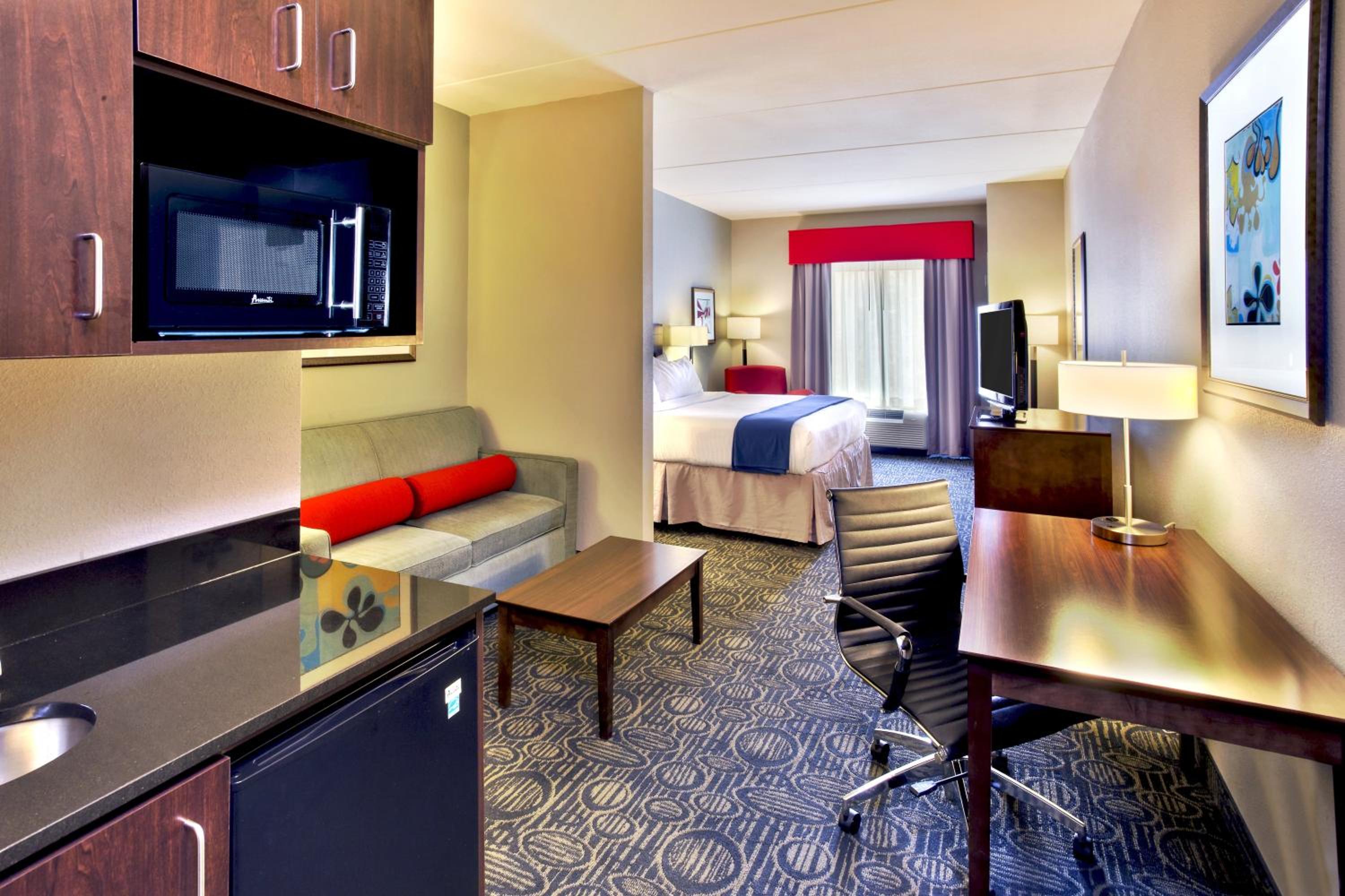 King Suite - Non-Smoking - Photo 1