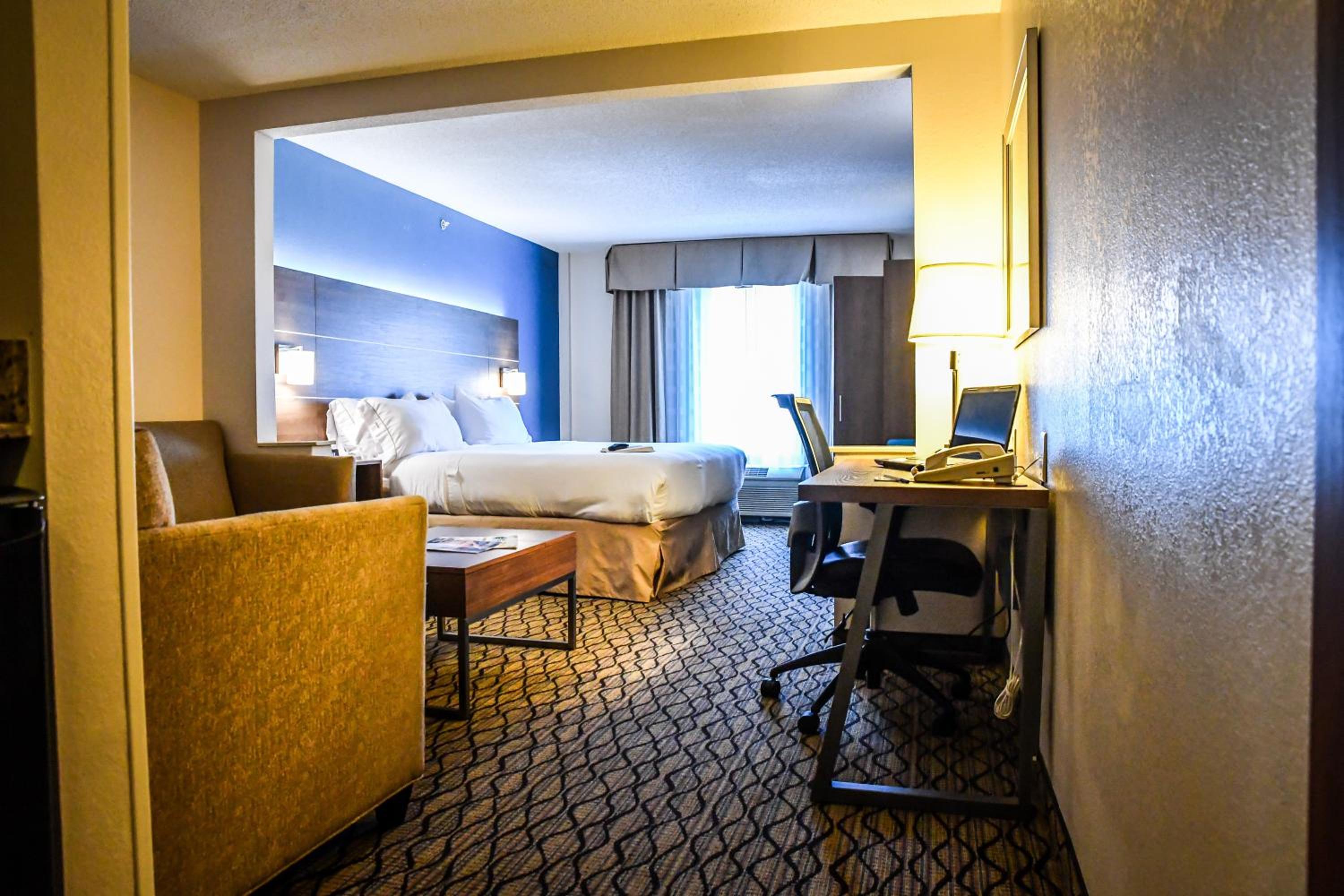 King Suite with Sofa Bed - Photo 3