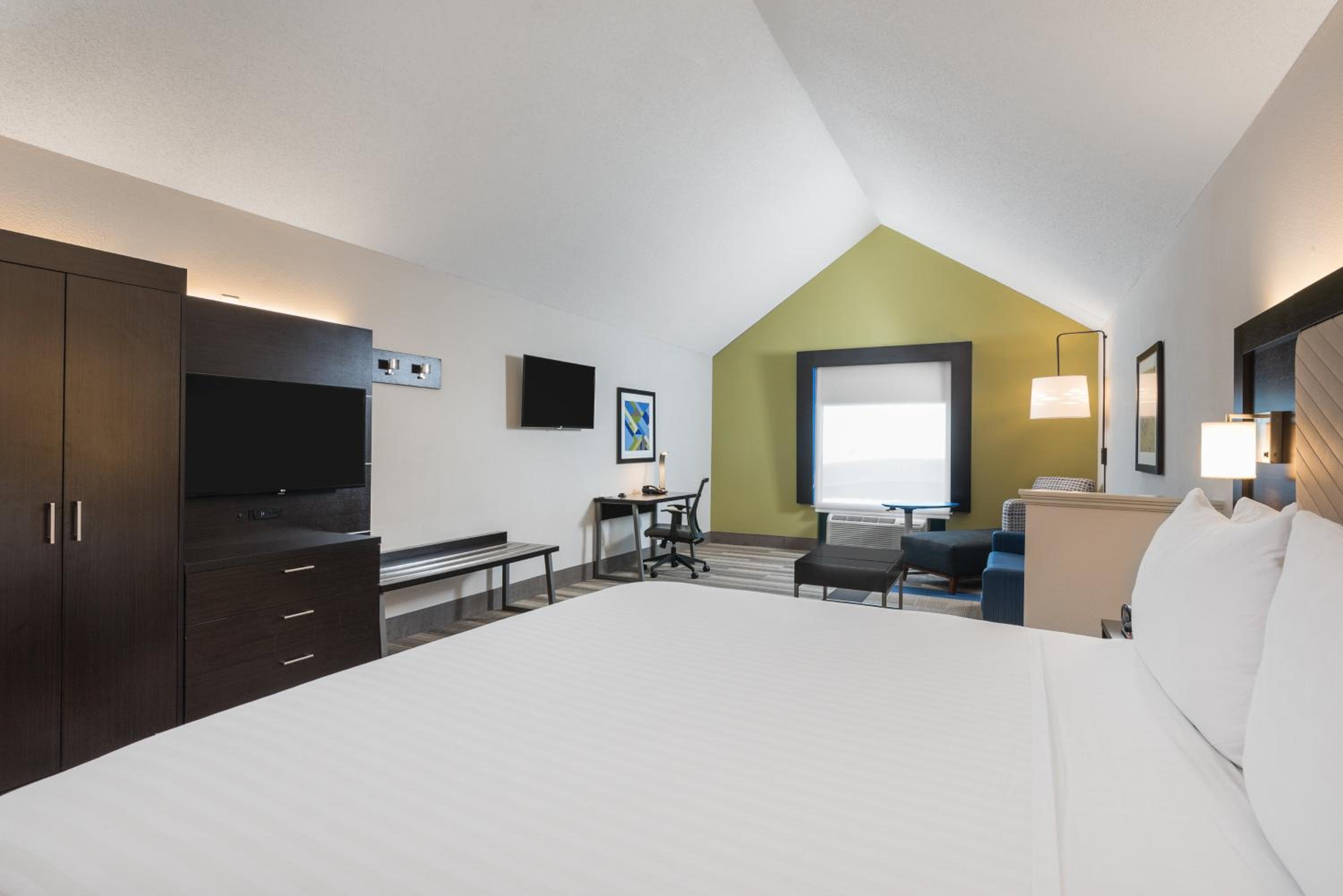 Executive King Suite - Non-Smoking - Photo 1