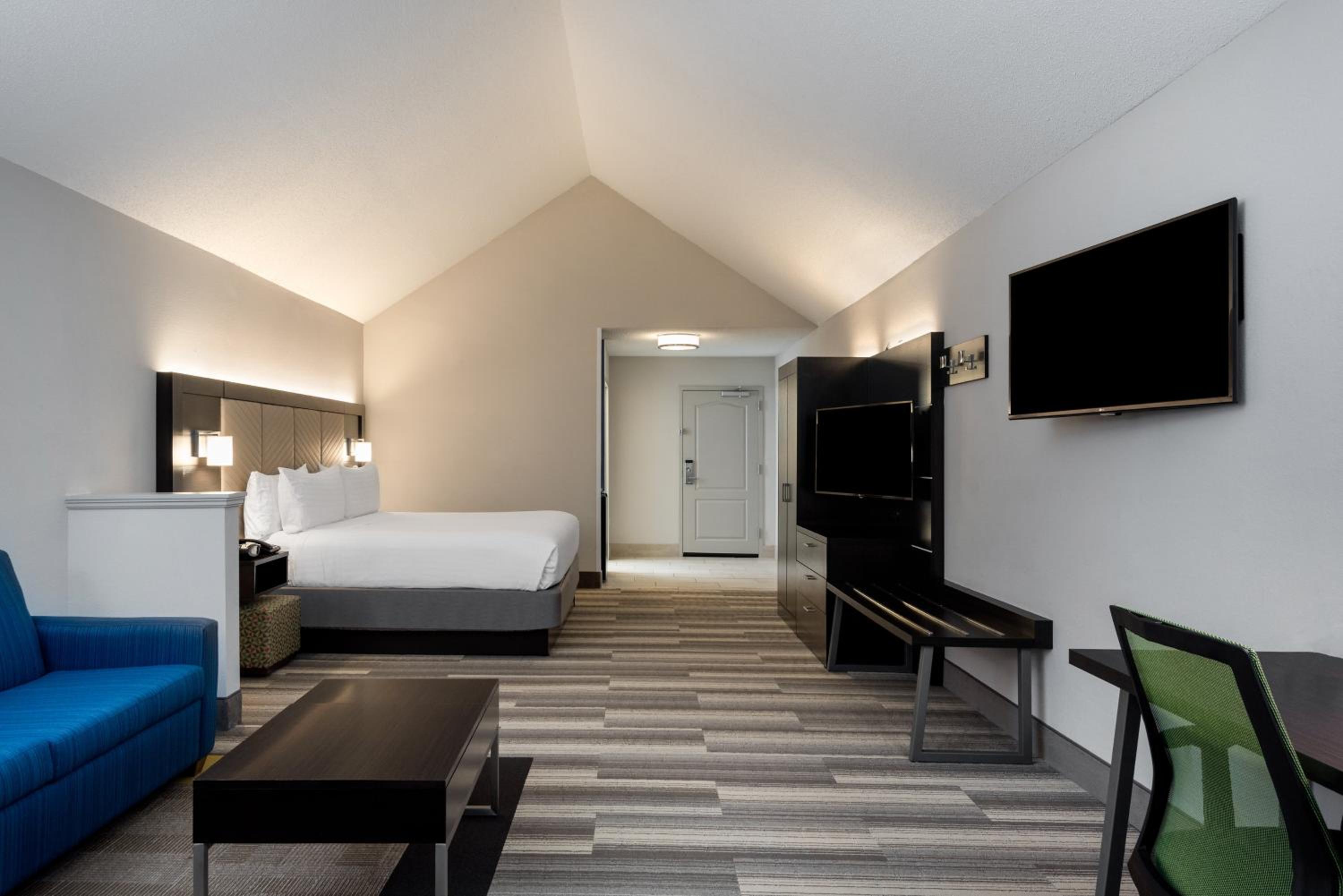 Executive King Suite - Non-Smoking - Photo 5