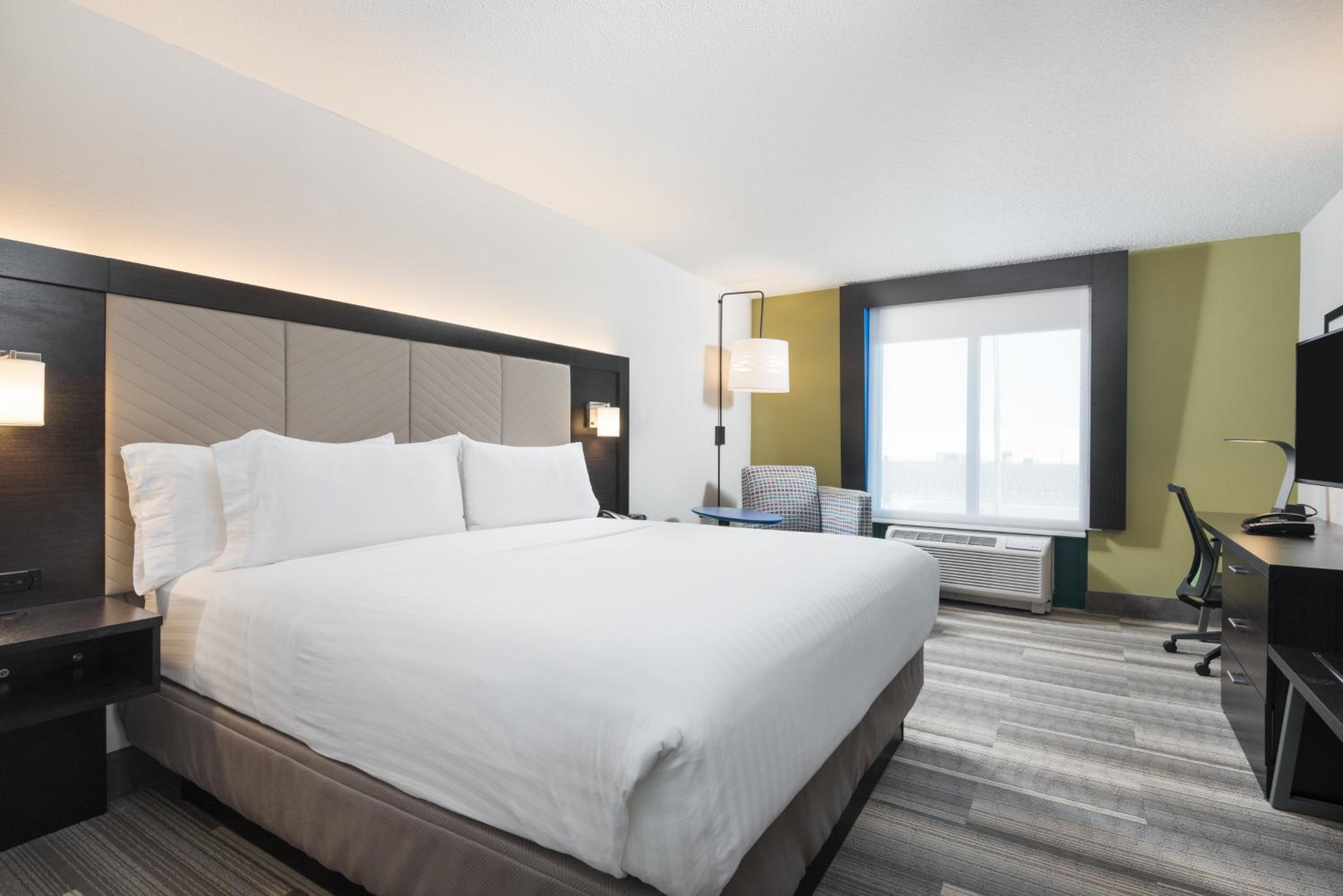 Standard King Room - Photo 4