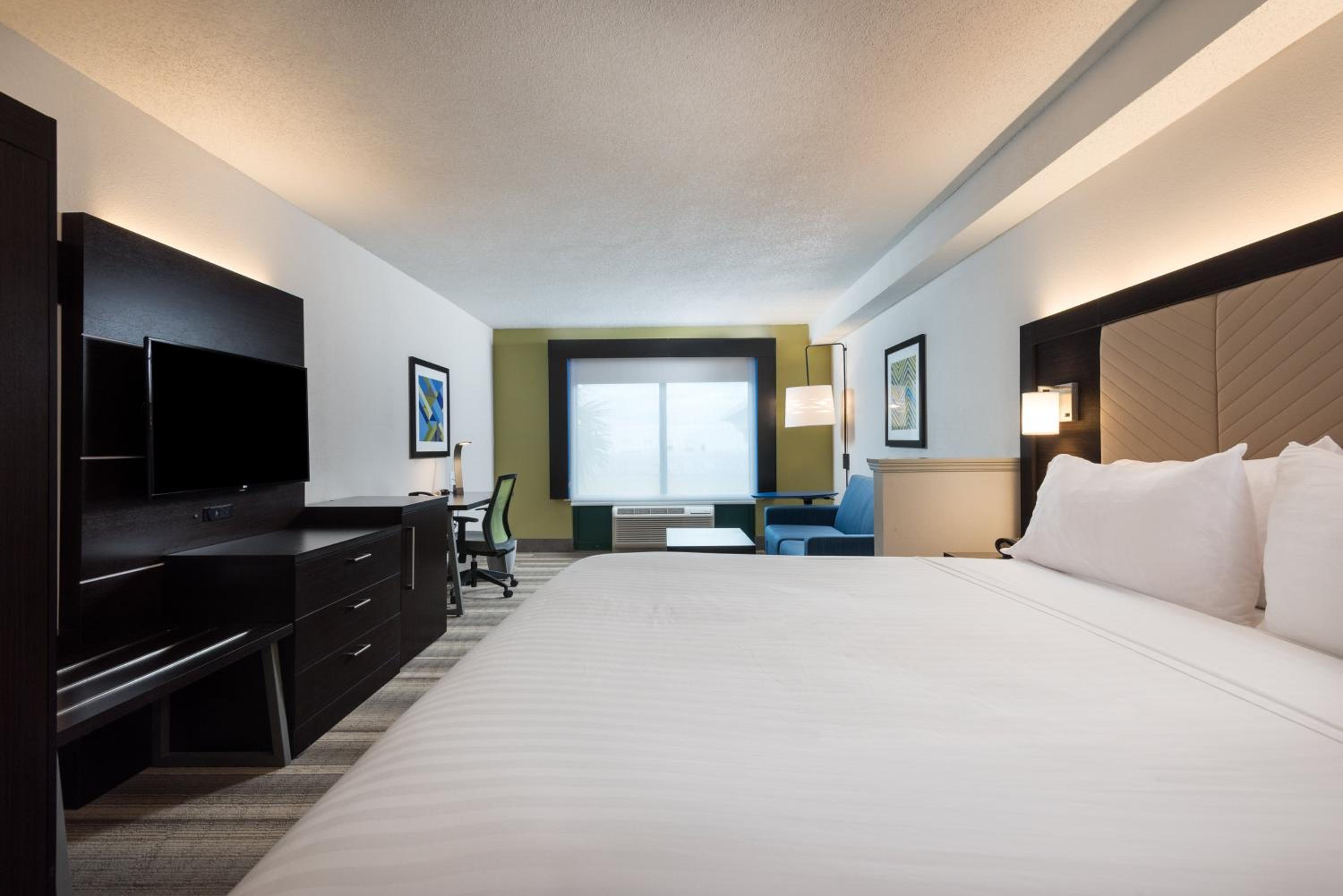 King Suite with Sofa Bed - Photo 3