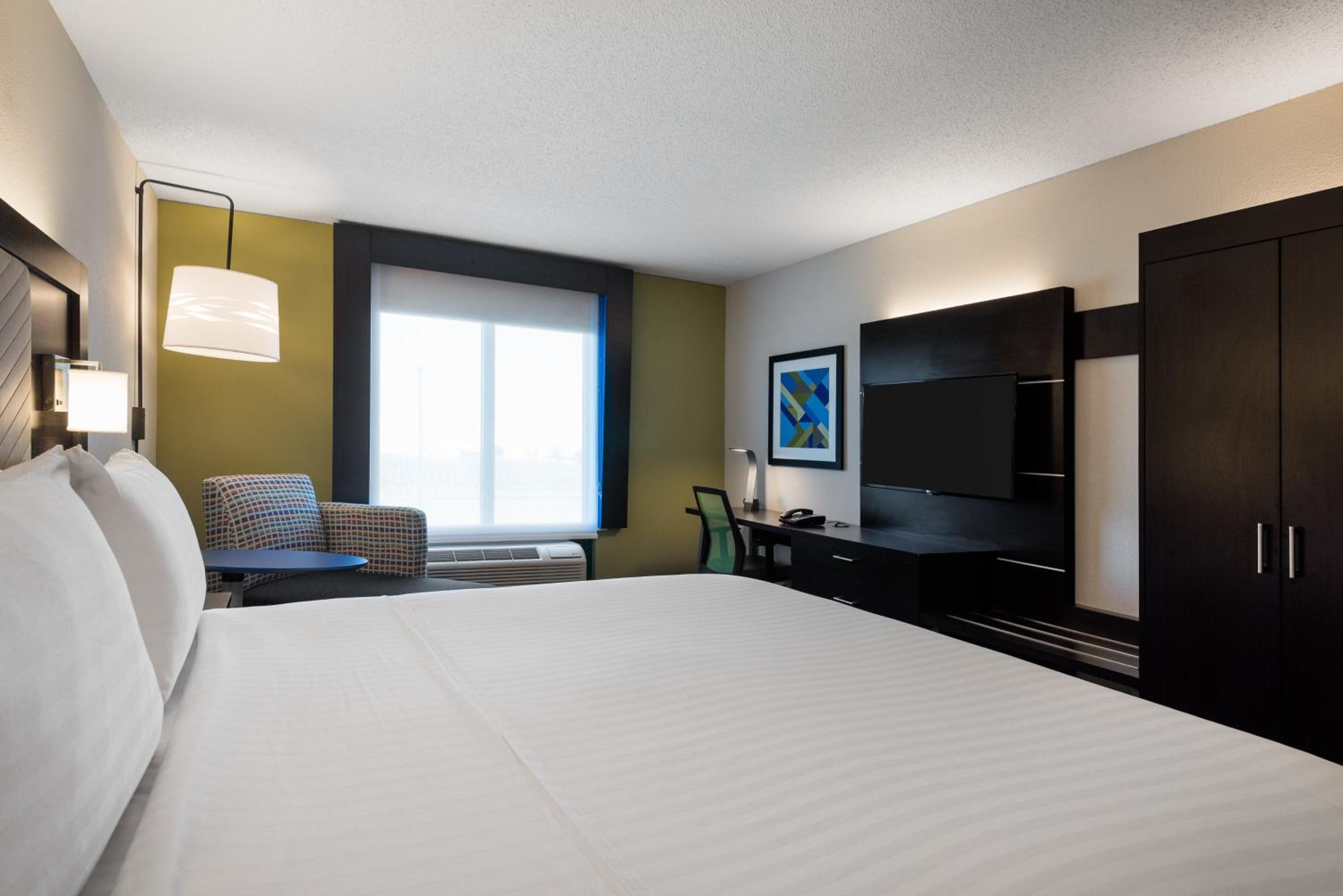 Standard King Room - Photo 3