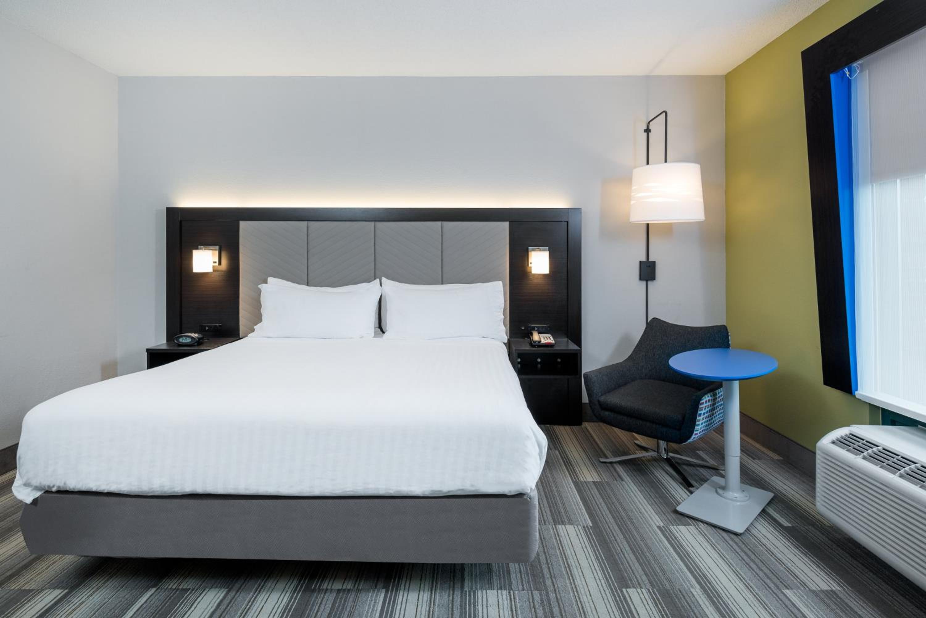 King Room - Mobility Access/Hearing Accessible - Photo 2