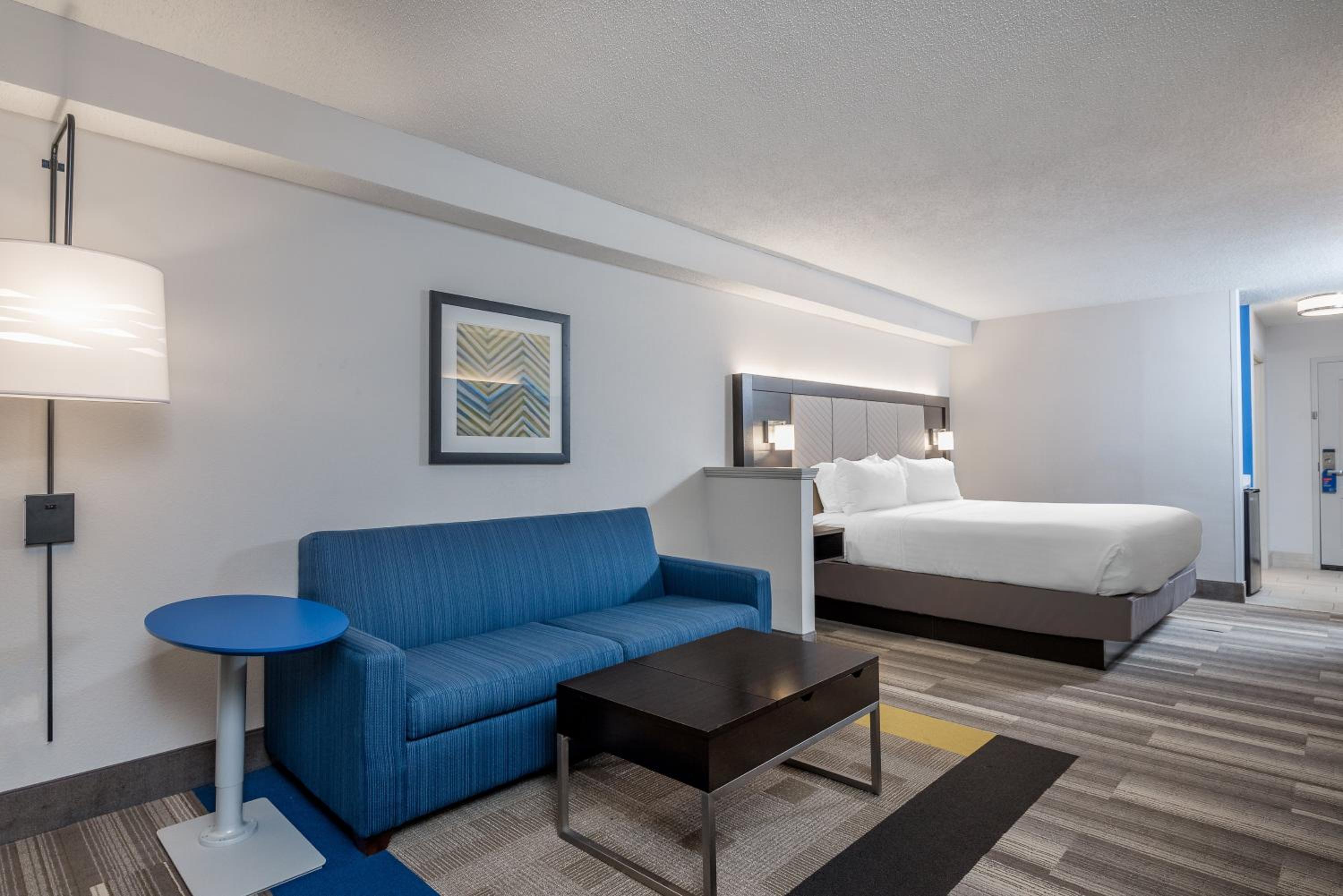 King Suite with Sofa Bed - Photo 4