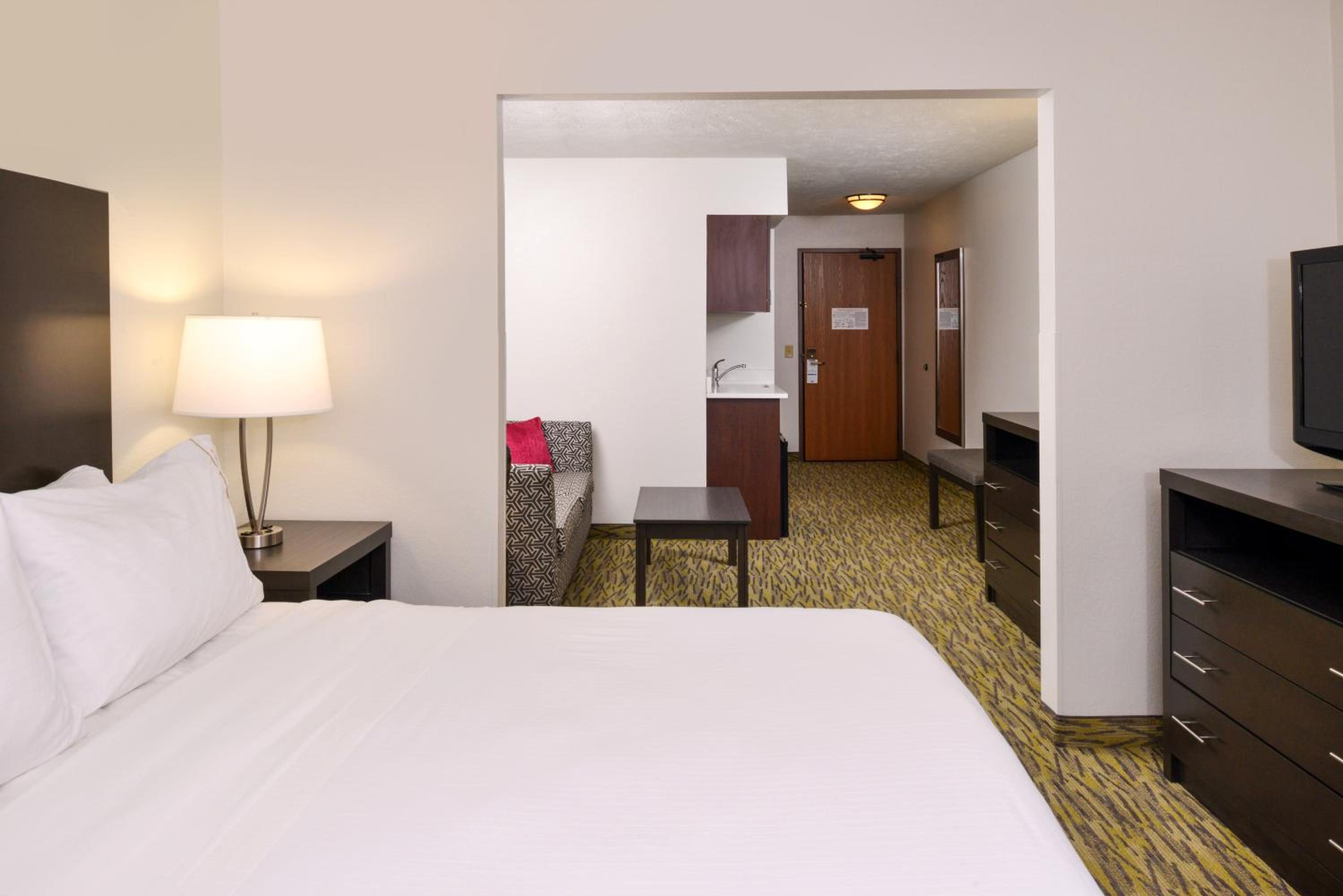 Queen Suite With Sofa Bed