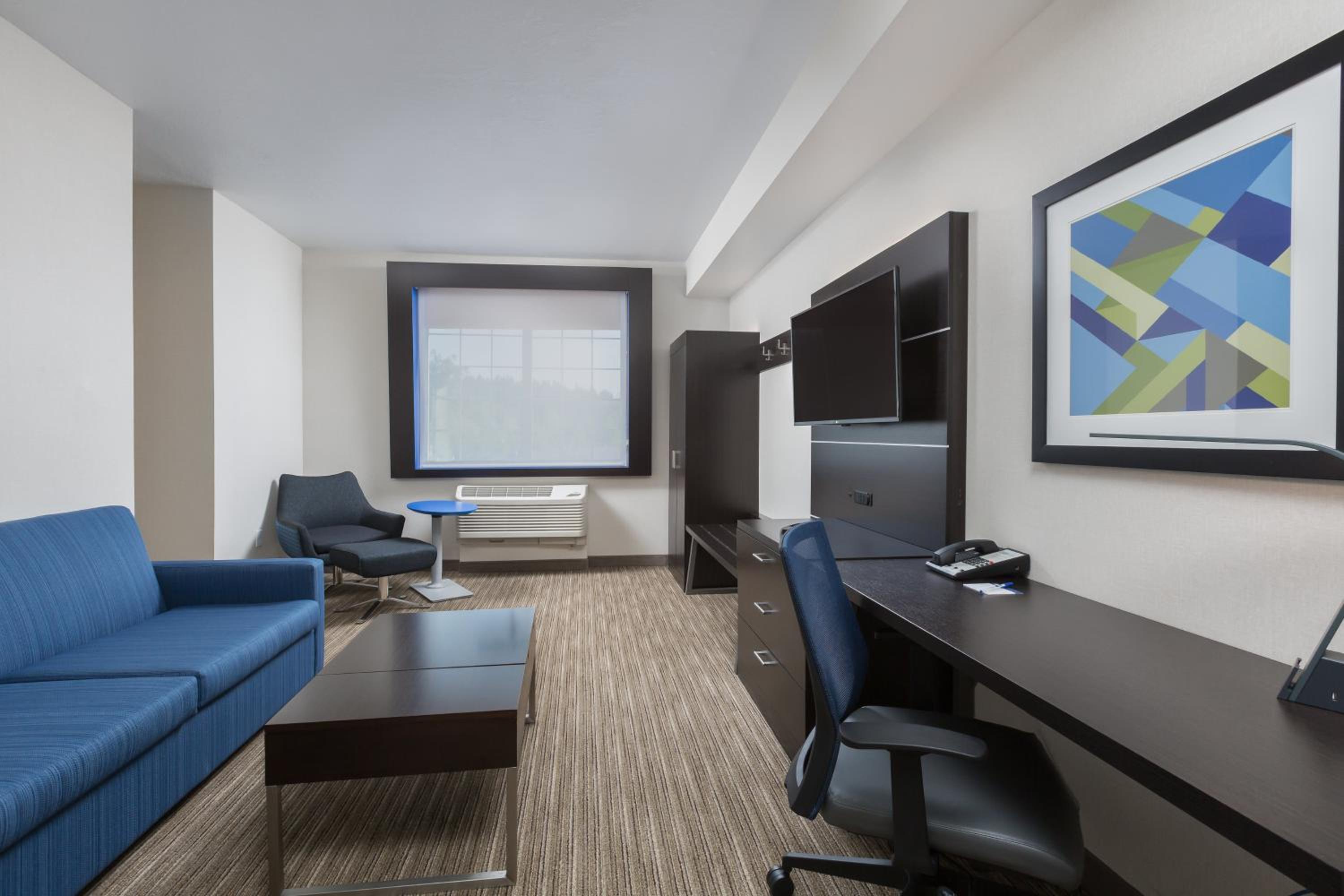 One-Bedroom King Suite - Photo 2