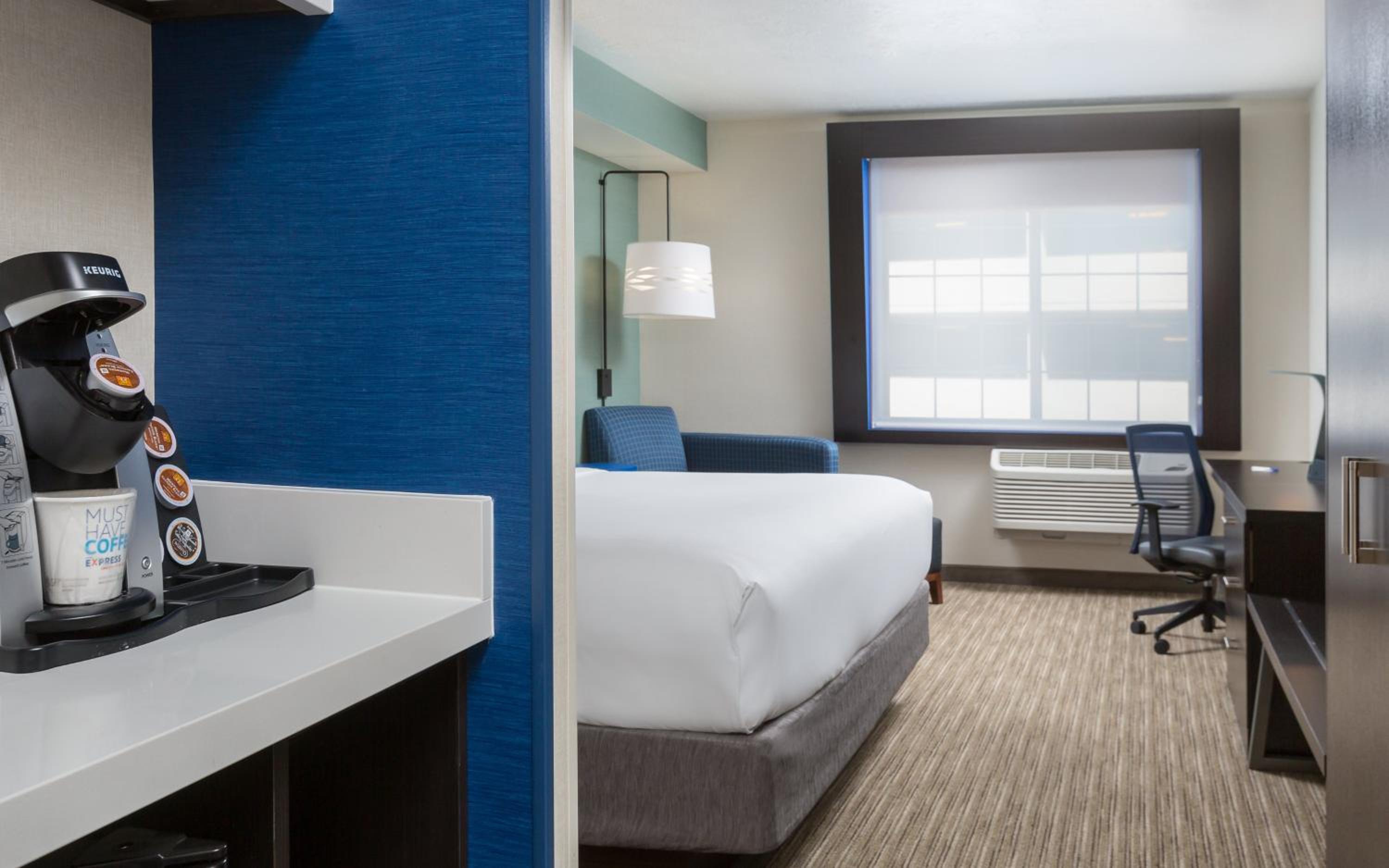 Standard King Room - Photo 3