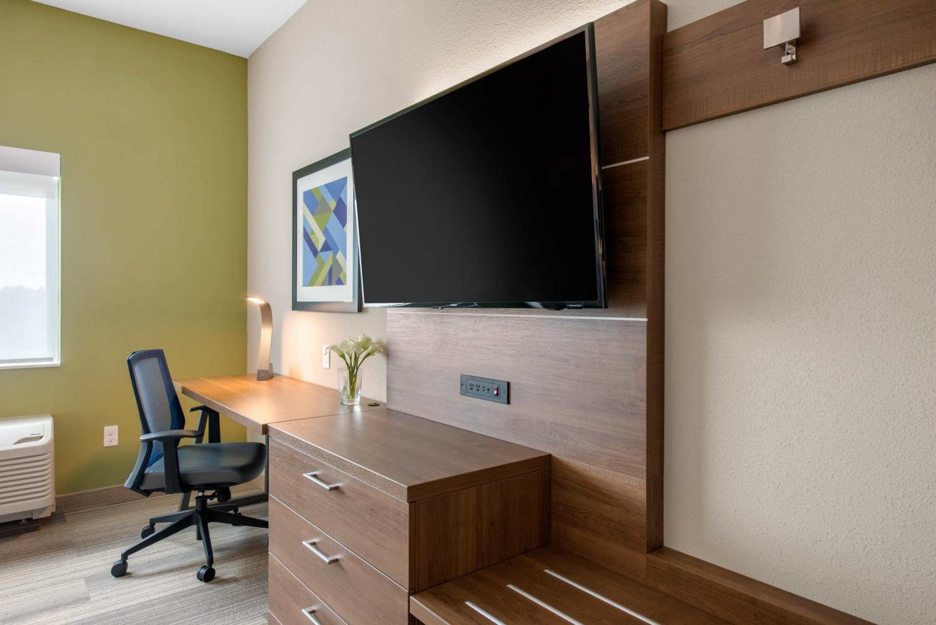 Standard King Room photo 1