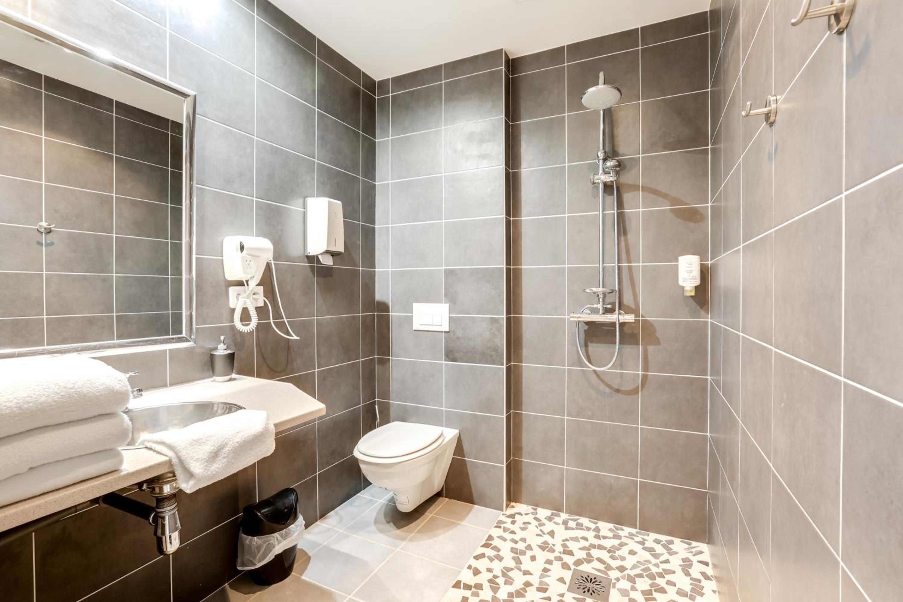 Suite - 4 guests photo 2