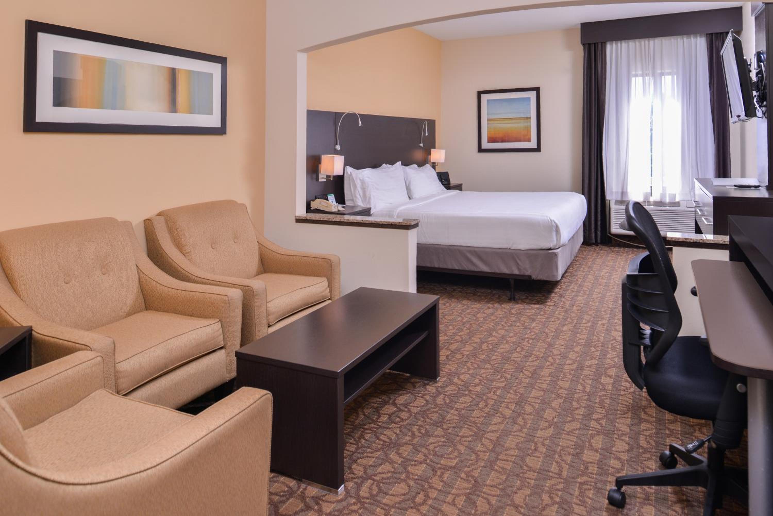 Standard King Room - Photo 3
