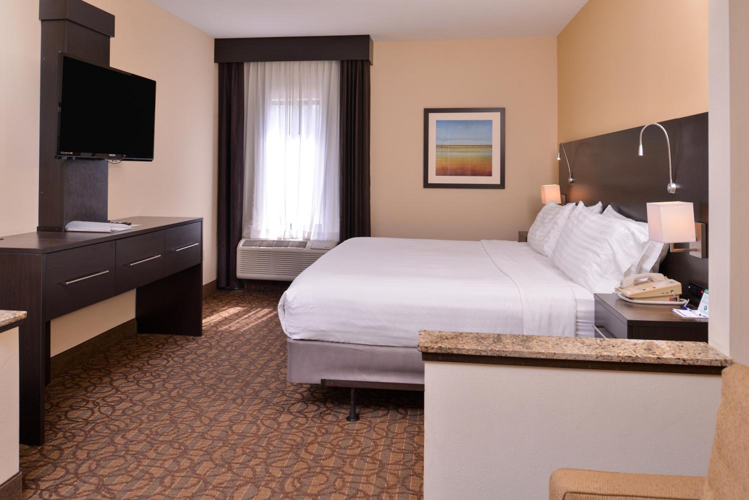 Standard King Room - Photo 5