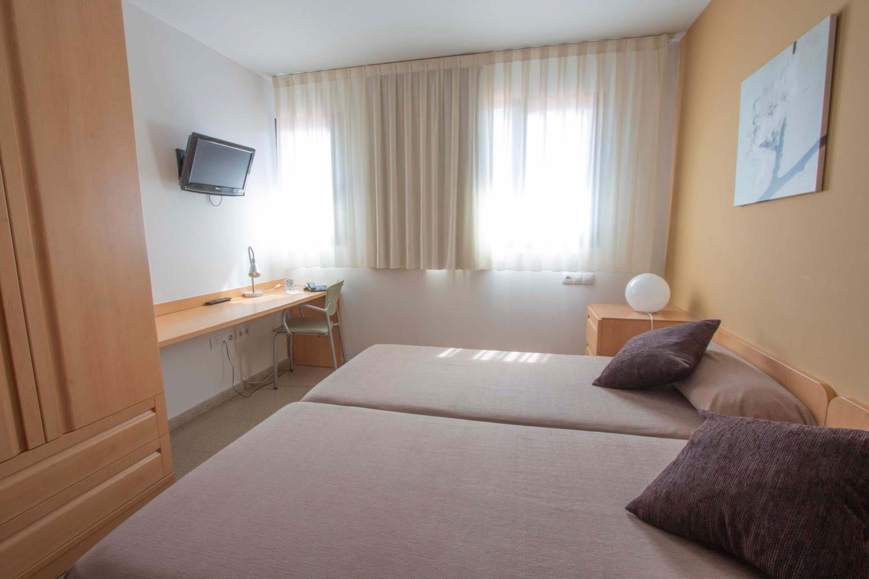 Twin Room - Photo 3