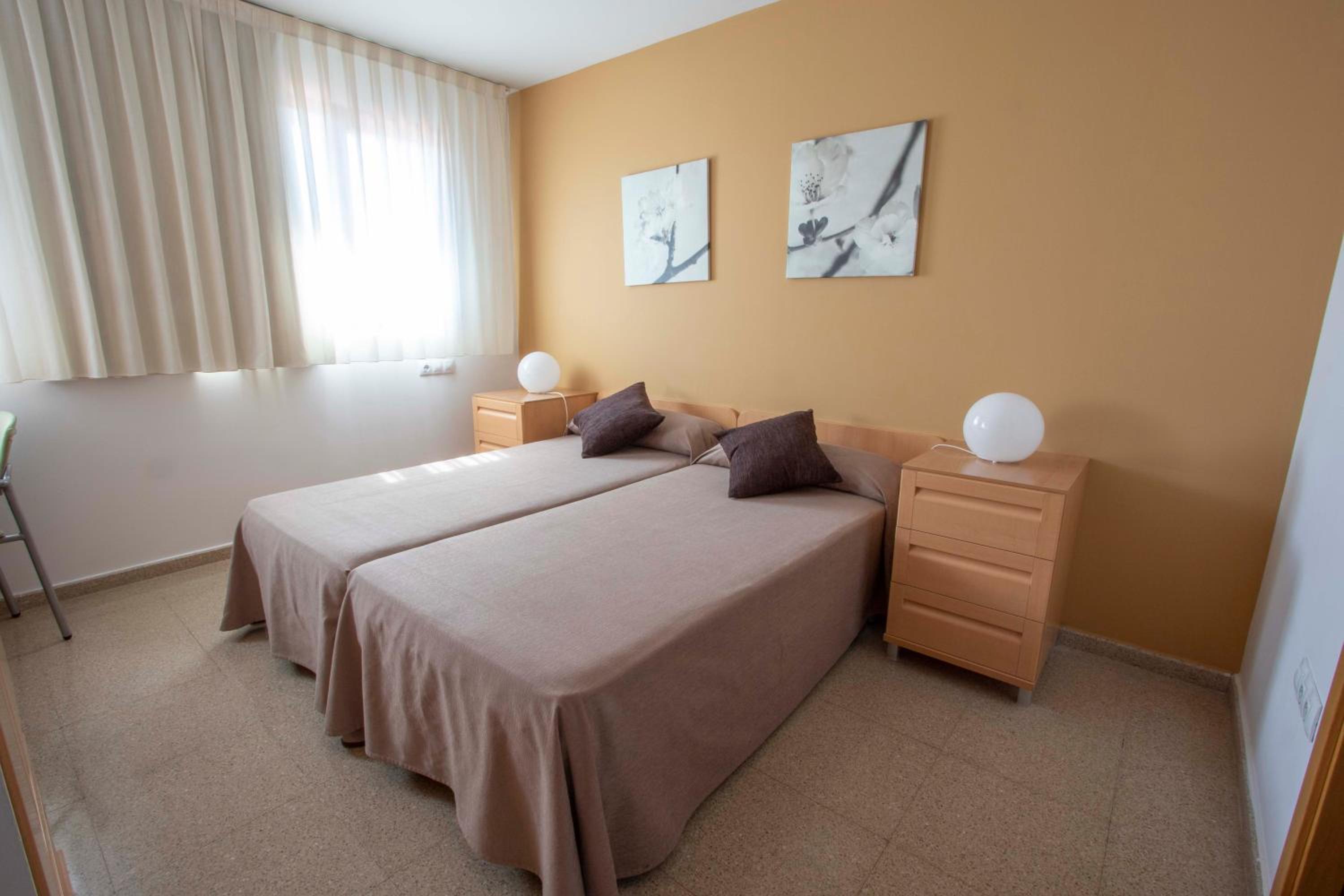 Twin Room - Photo 2