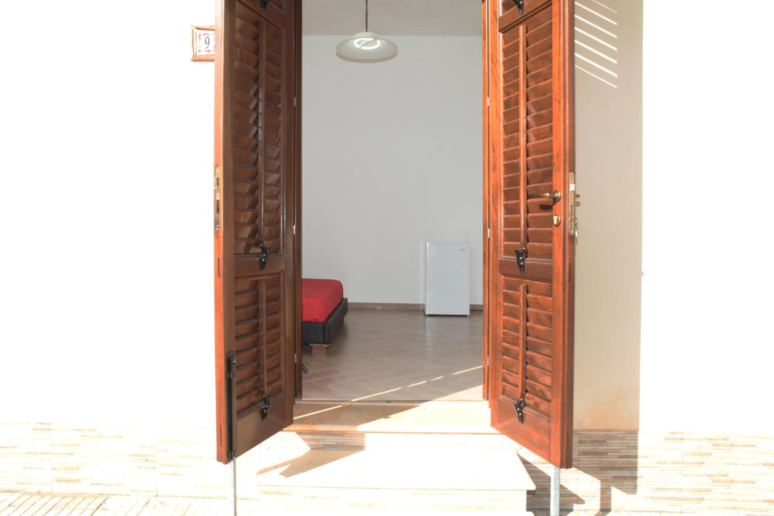 Deluxe Room (2 Adults + 1 Child)