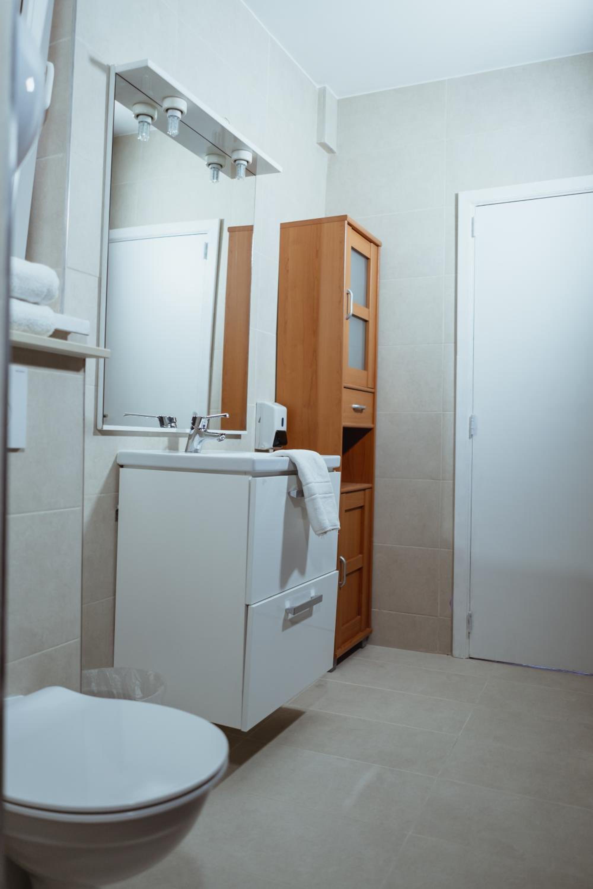 Triple Room - Photo 8