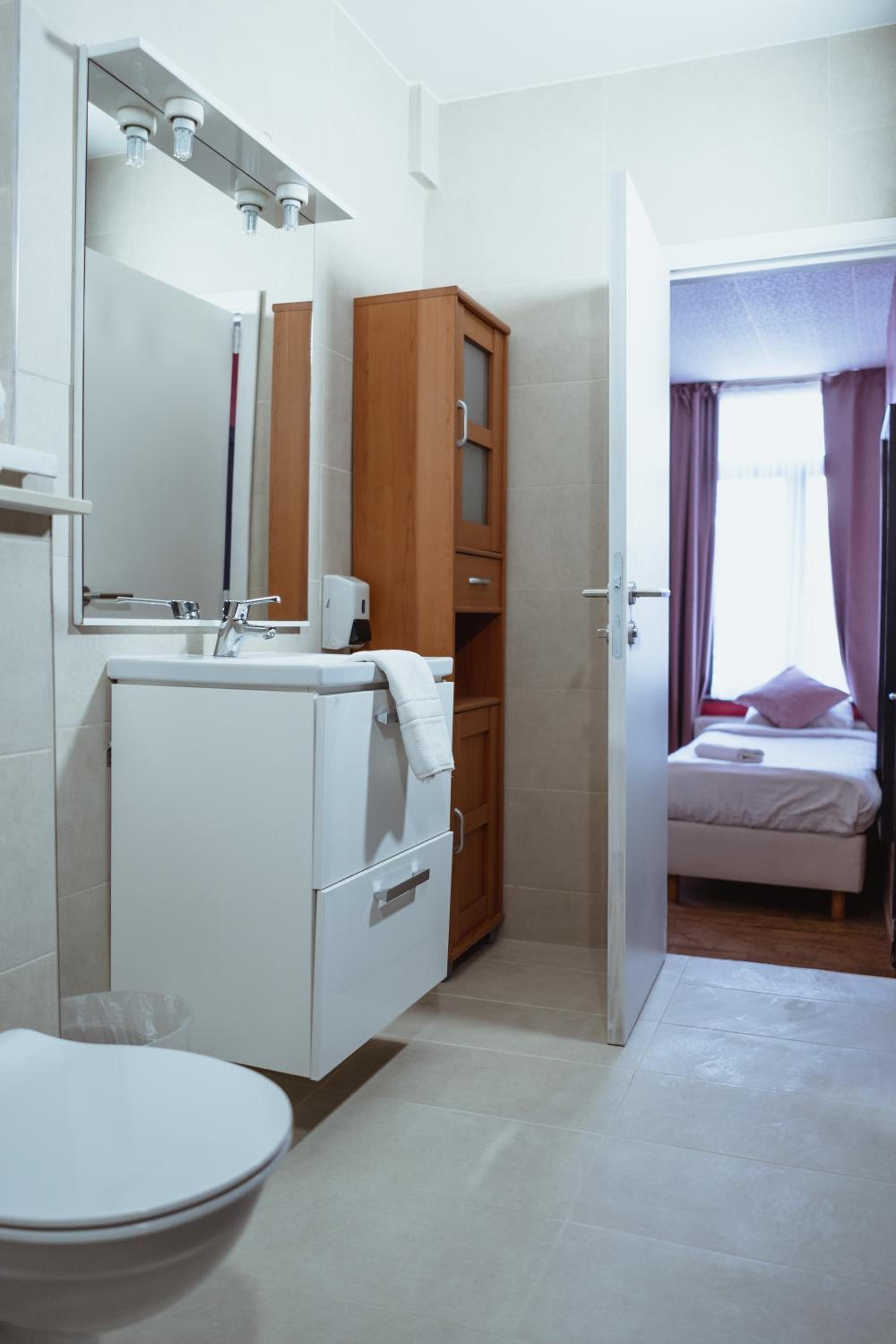 Triple Room - Photo 6