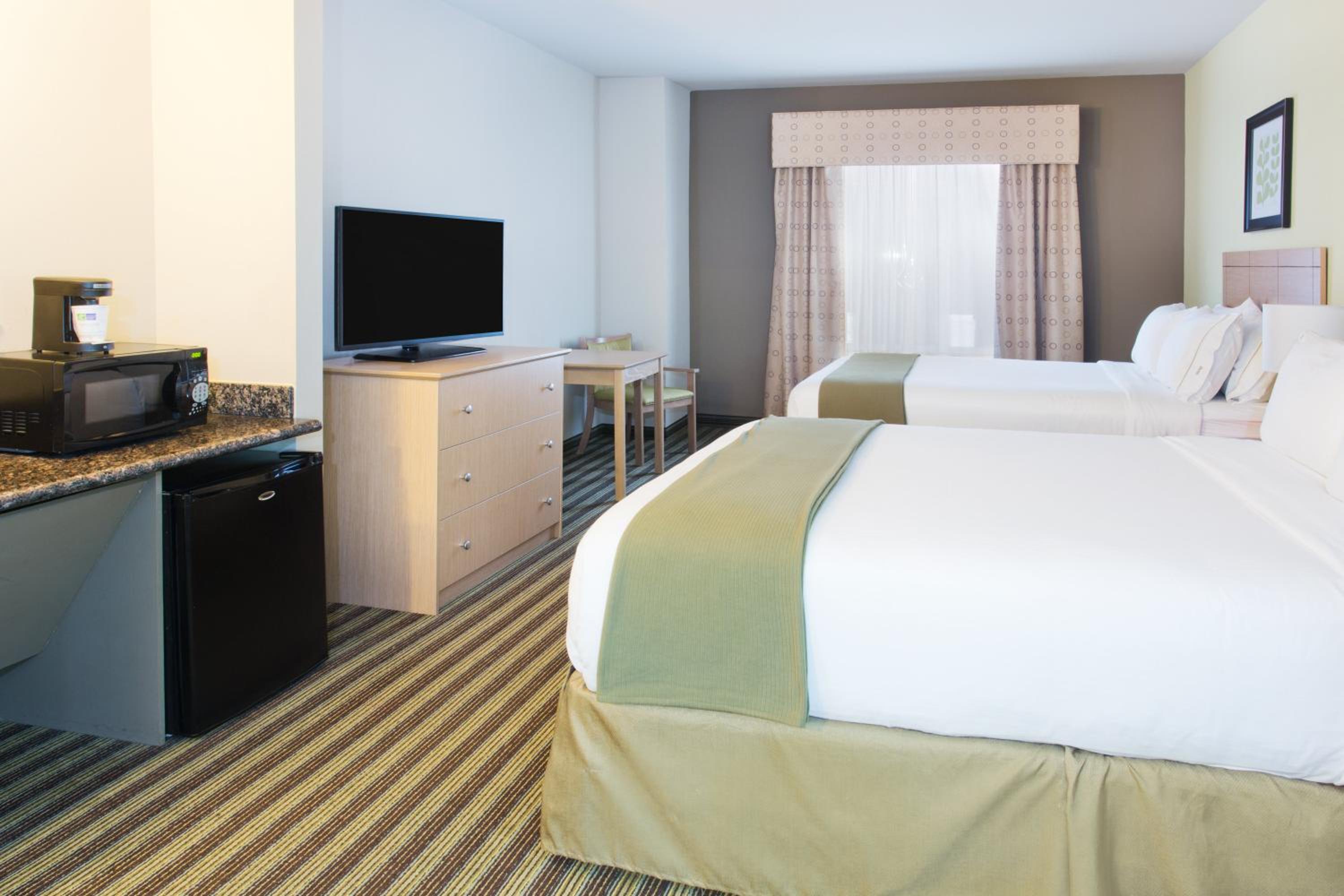 Suite with Two Queen Beds - Photo 1
