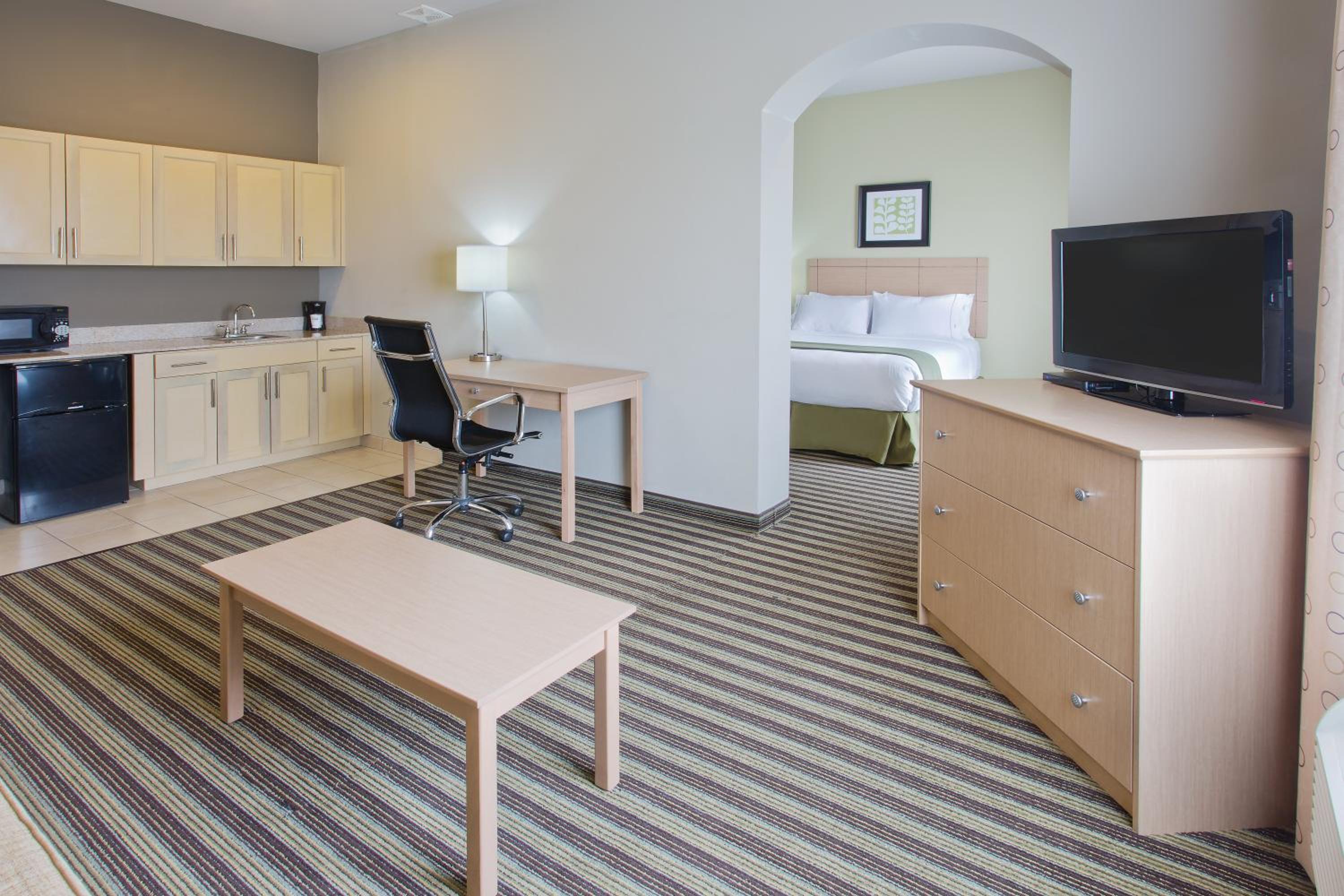 Queen Suite - Photo 3