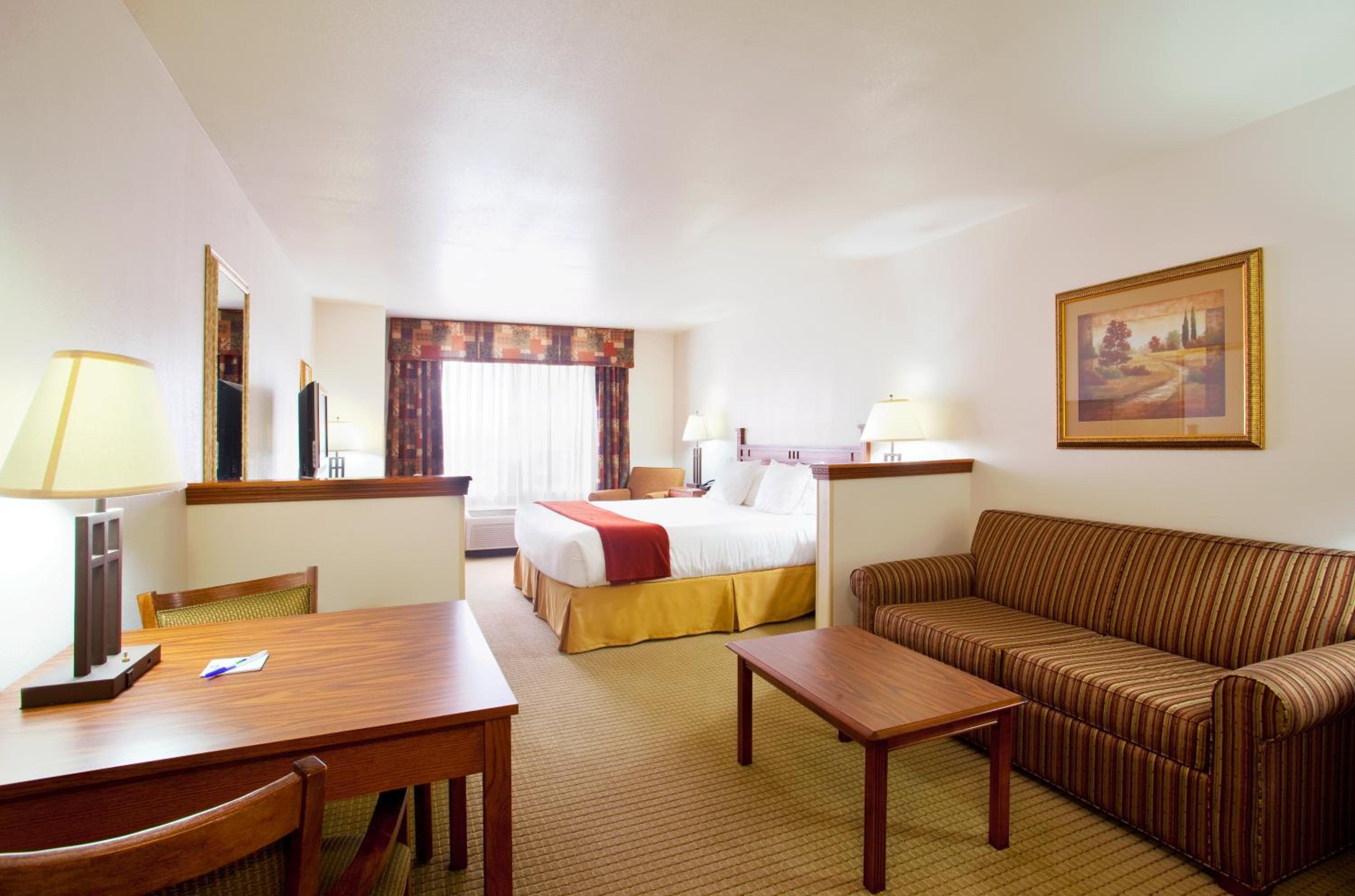Executive Suite with Sofa Bed - Photo 2