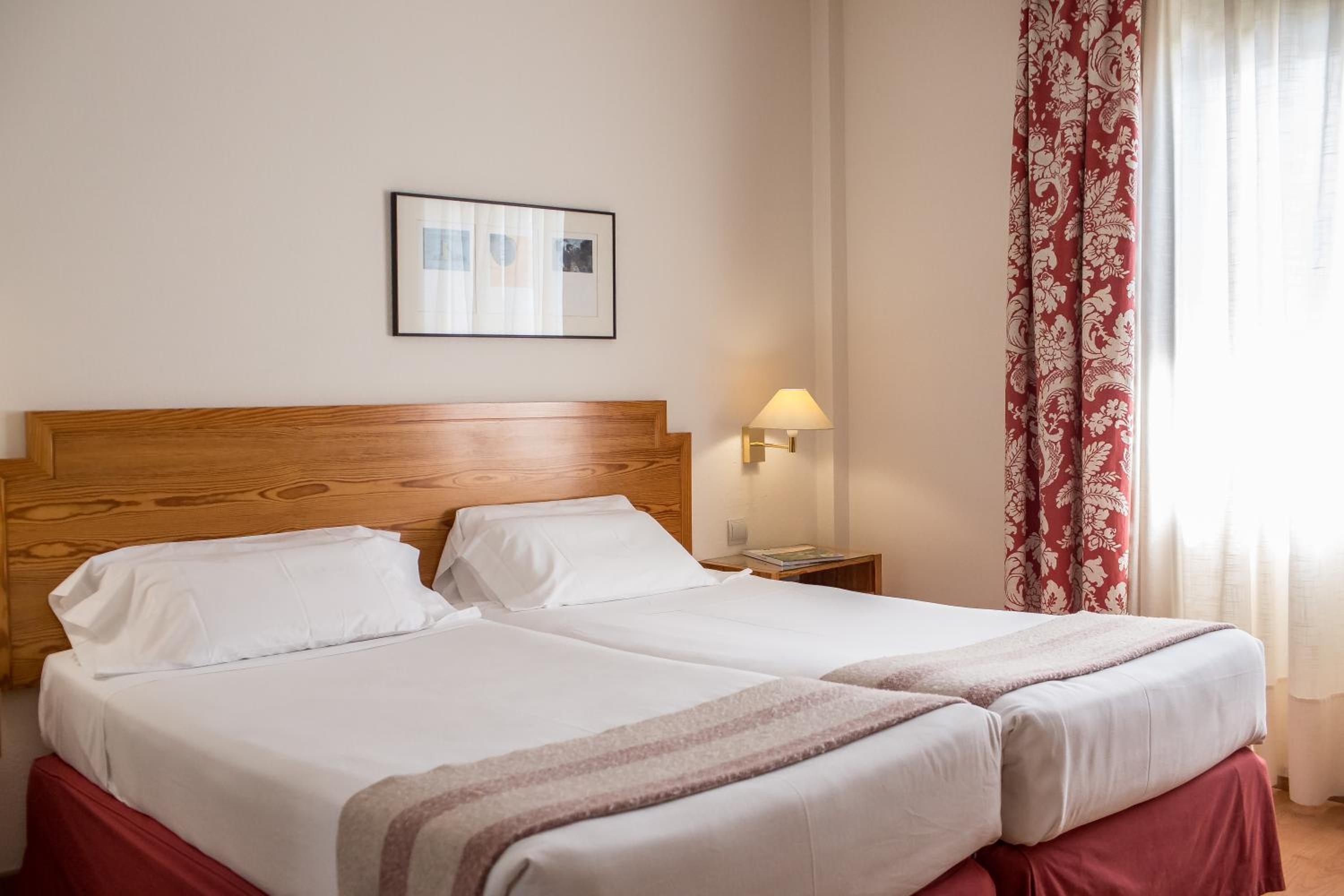 Twin Room - Photo 11