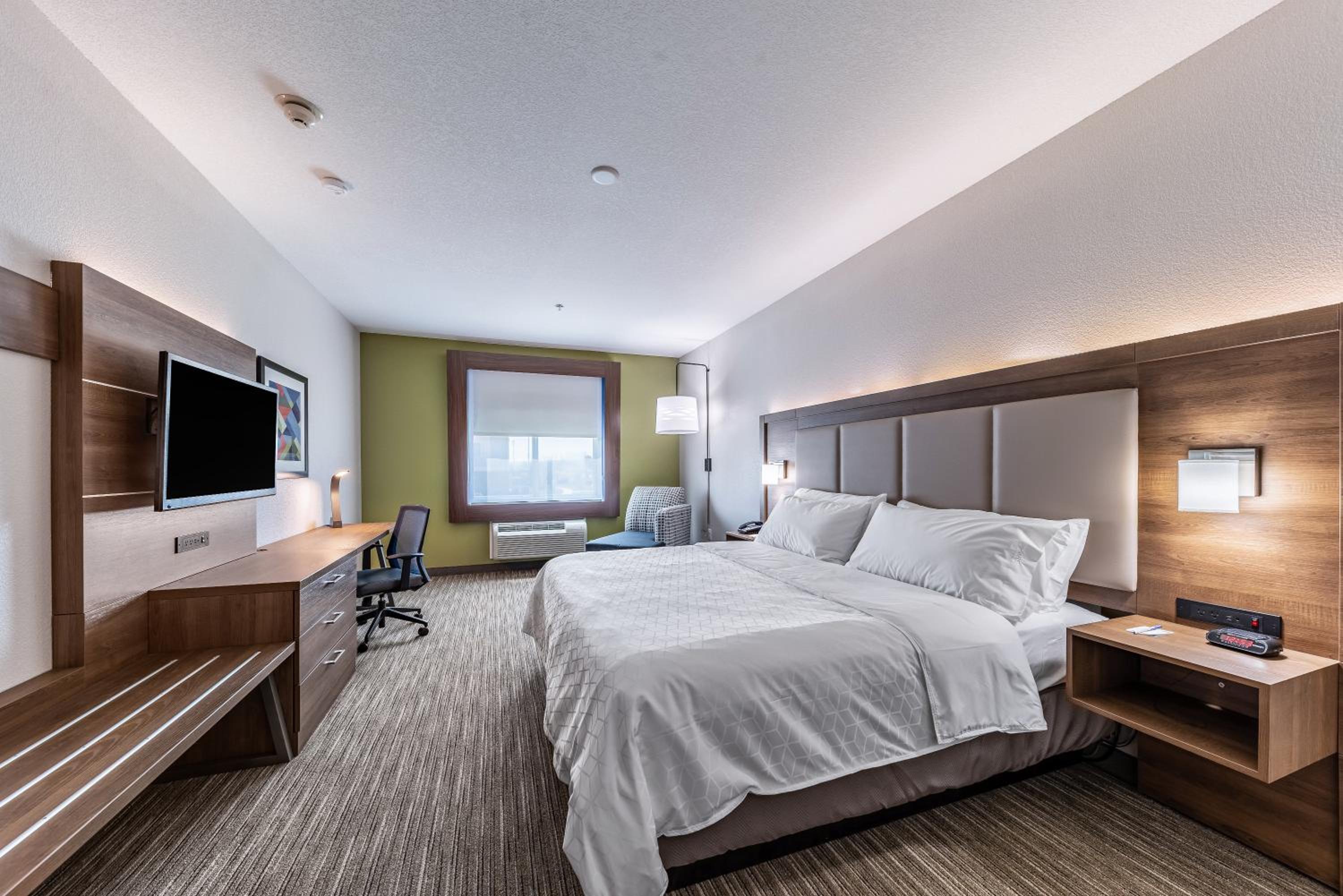 Standard King Room - Photo 2