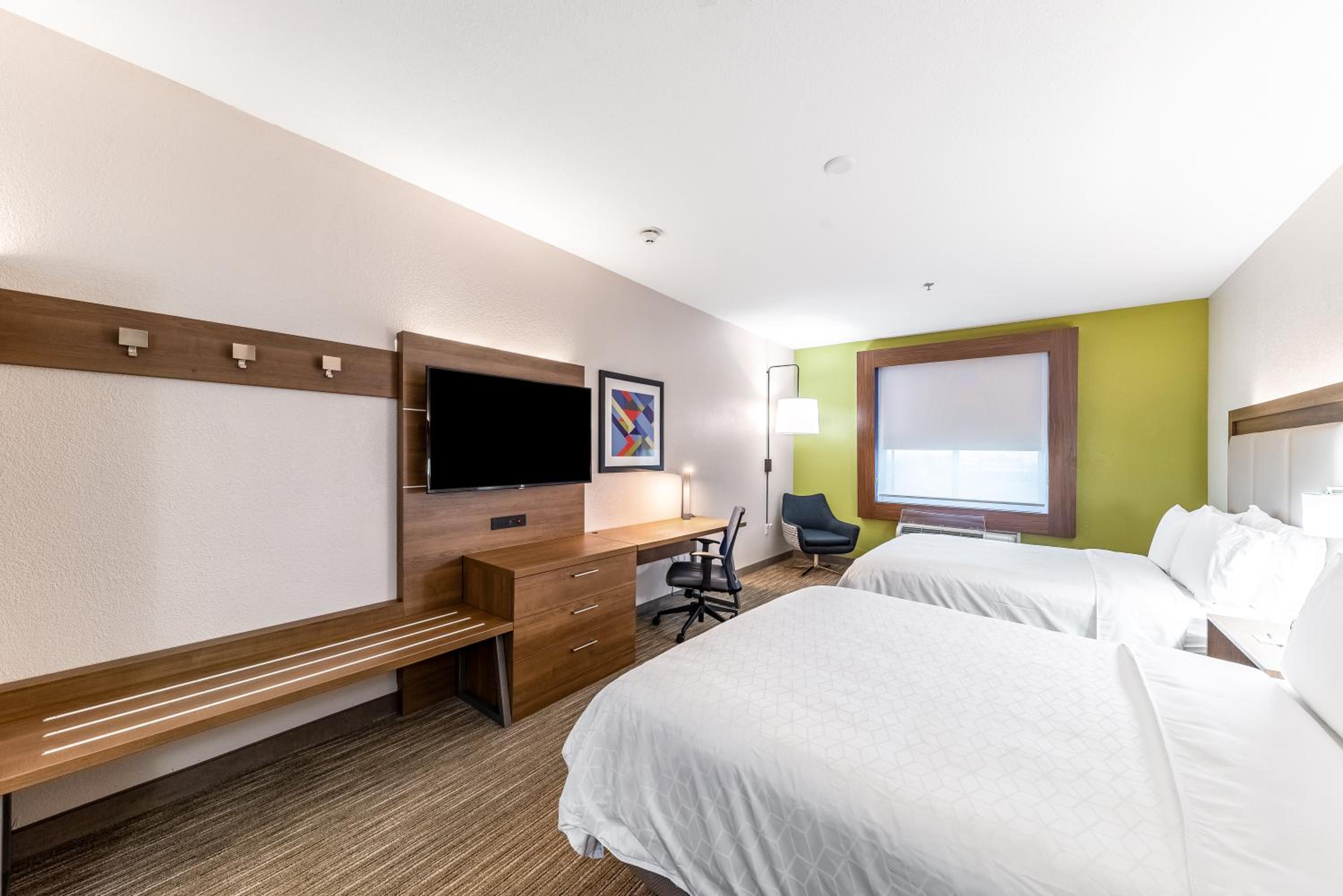 Standard Room with Two Queen Beds - Photo 1