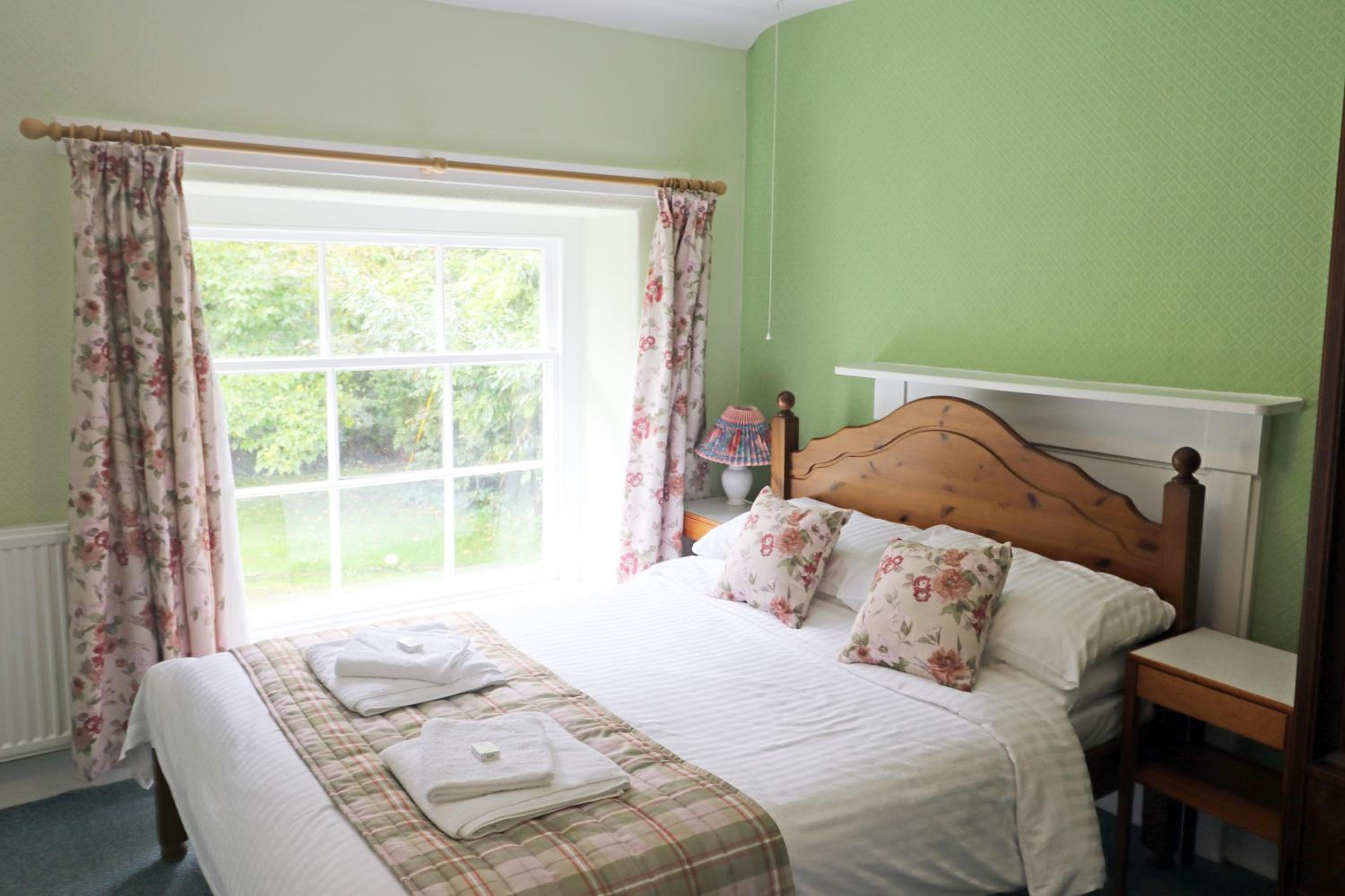 Three-Bedroom House photo 3