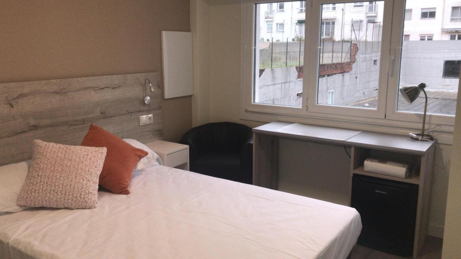 Economy Double Room - Photo 11