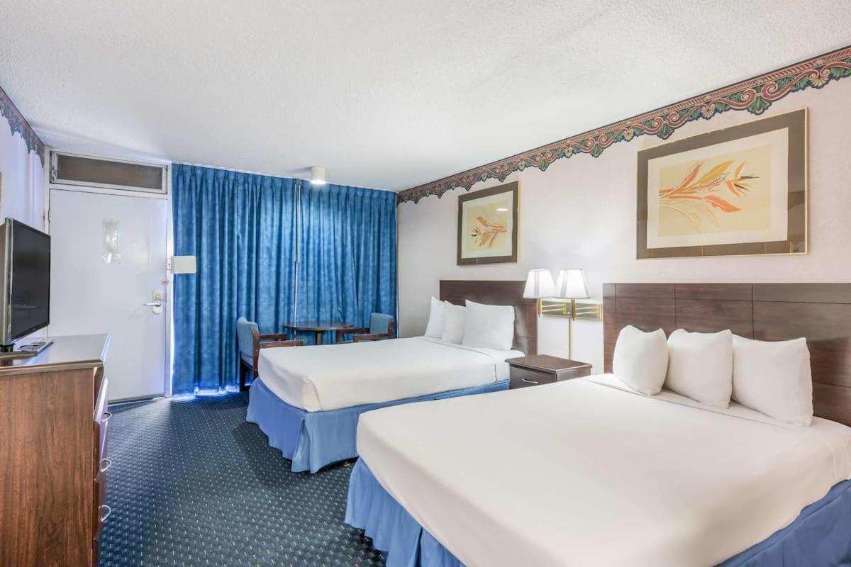 Double Room with Two Double Beds - Non-Smoking photo 2