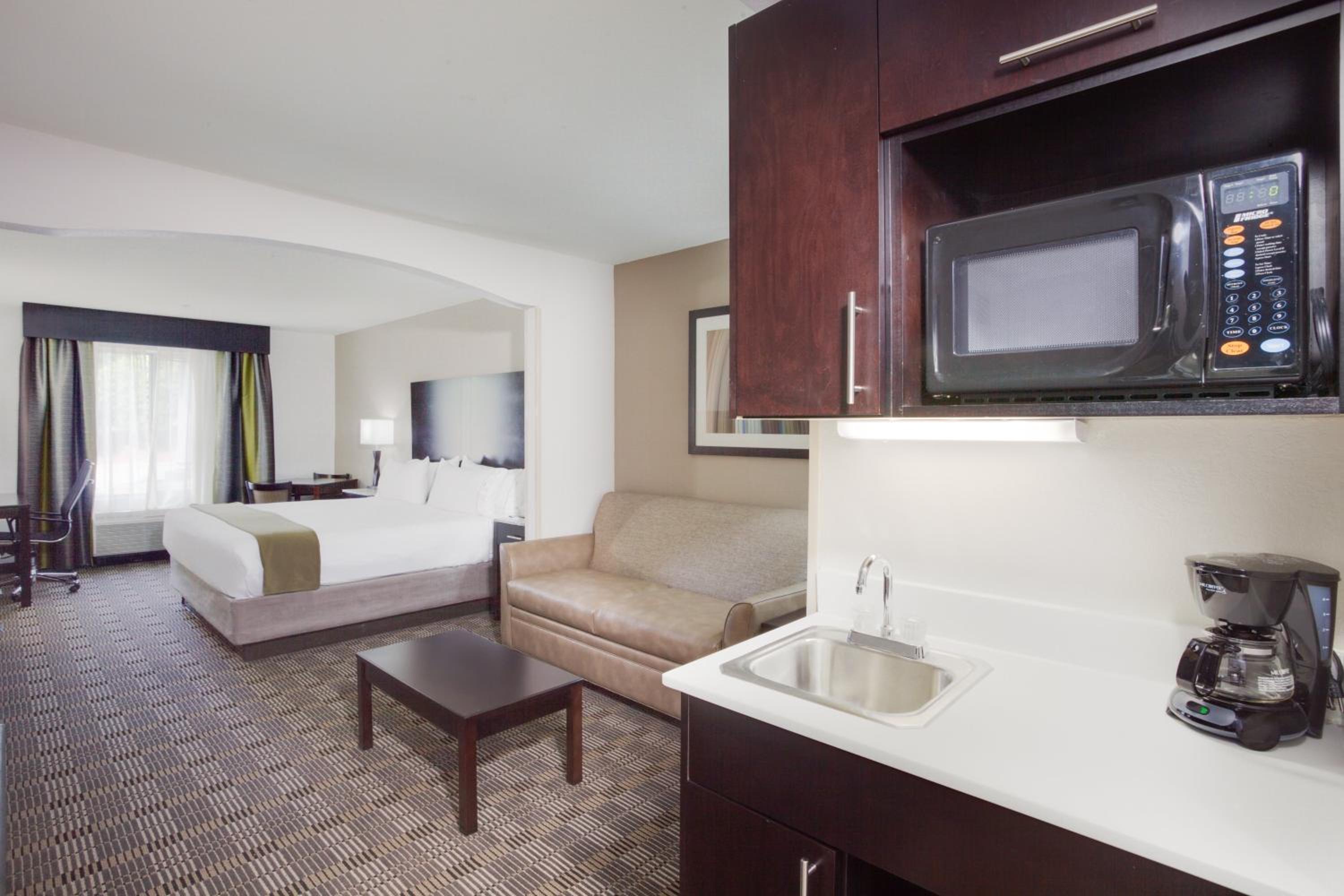 King Suite - Photo 3