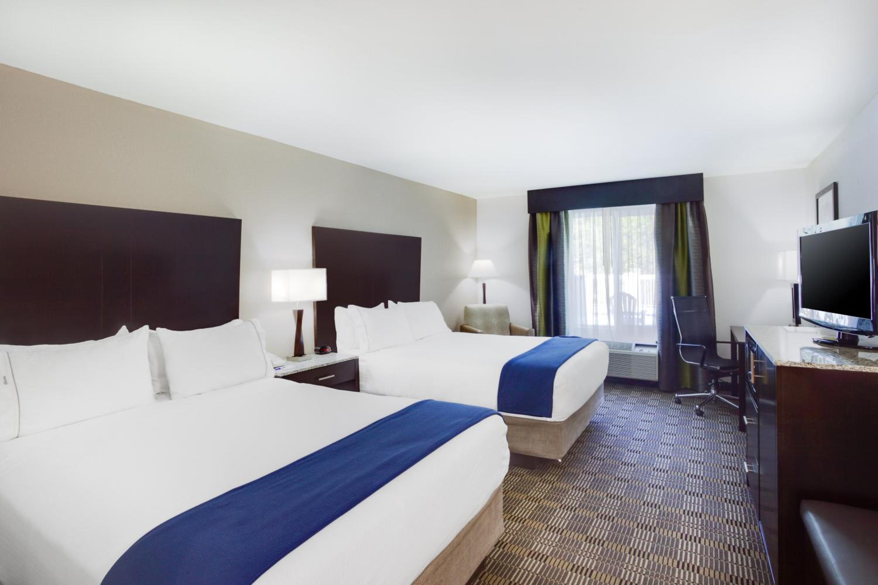 Standard Queen Room with Two Queen Beds - Photo 1