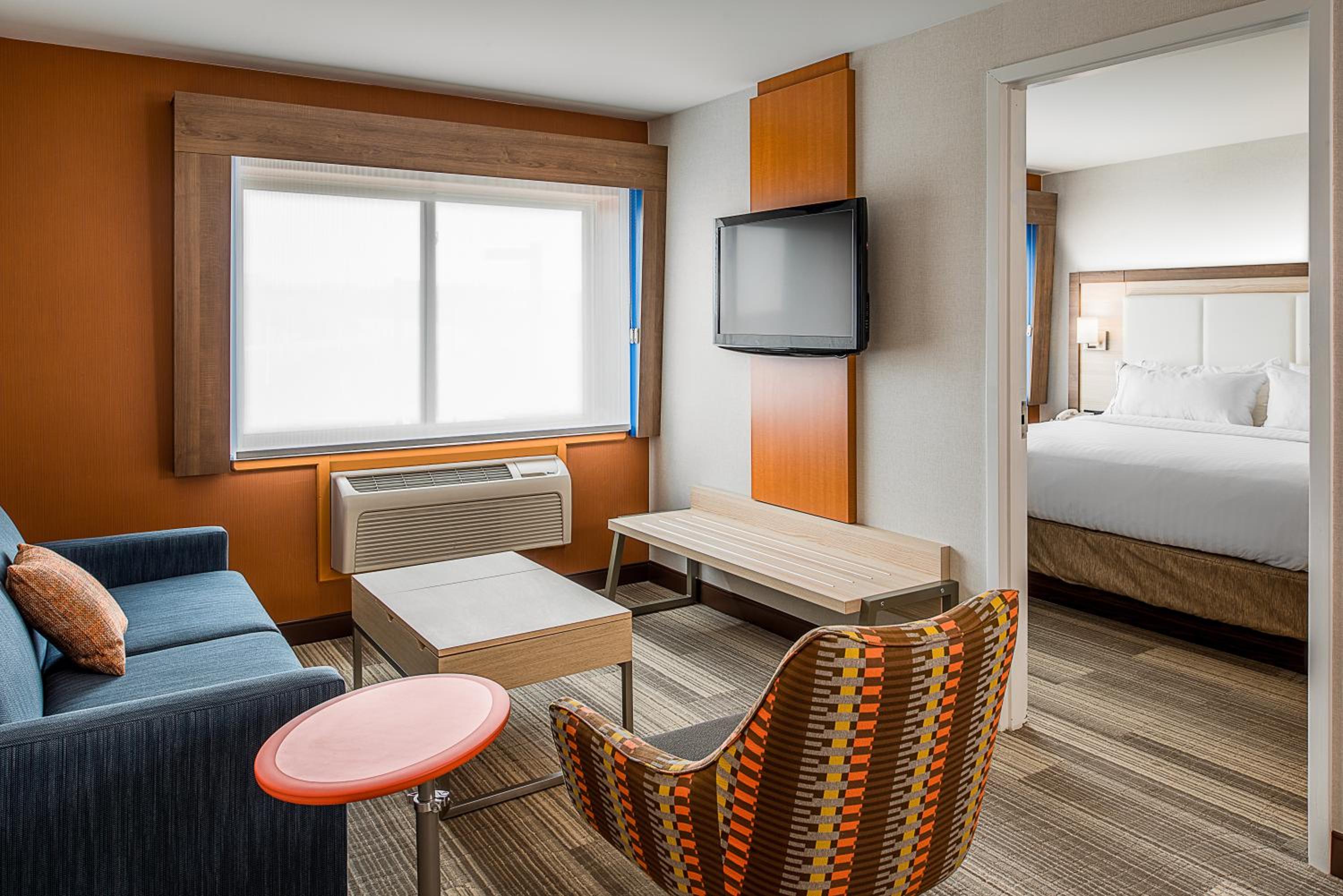 One-Bedroom Suite - Photo 3