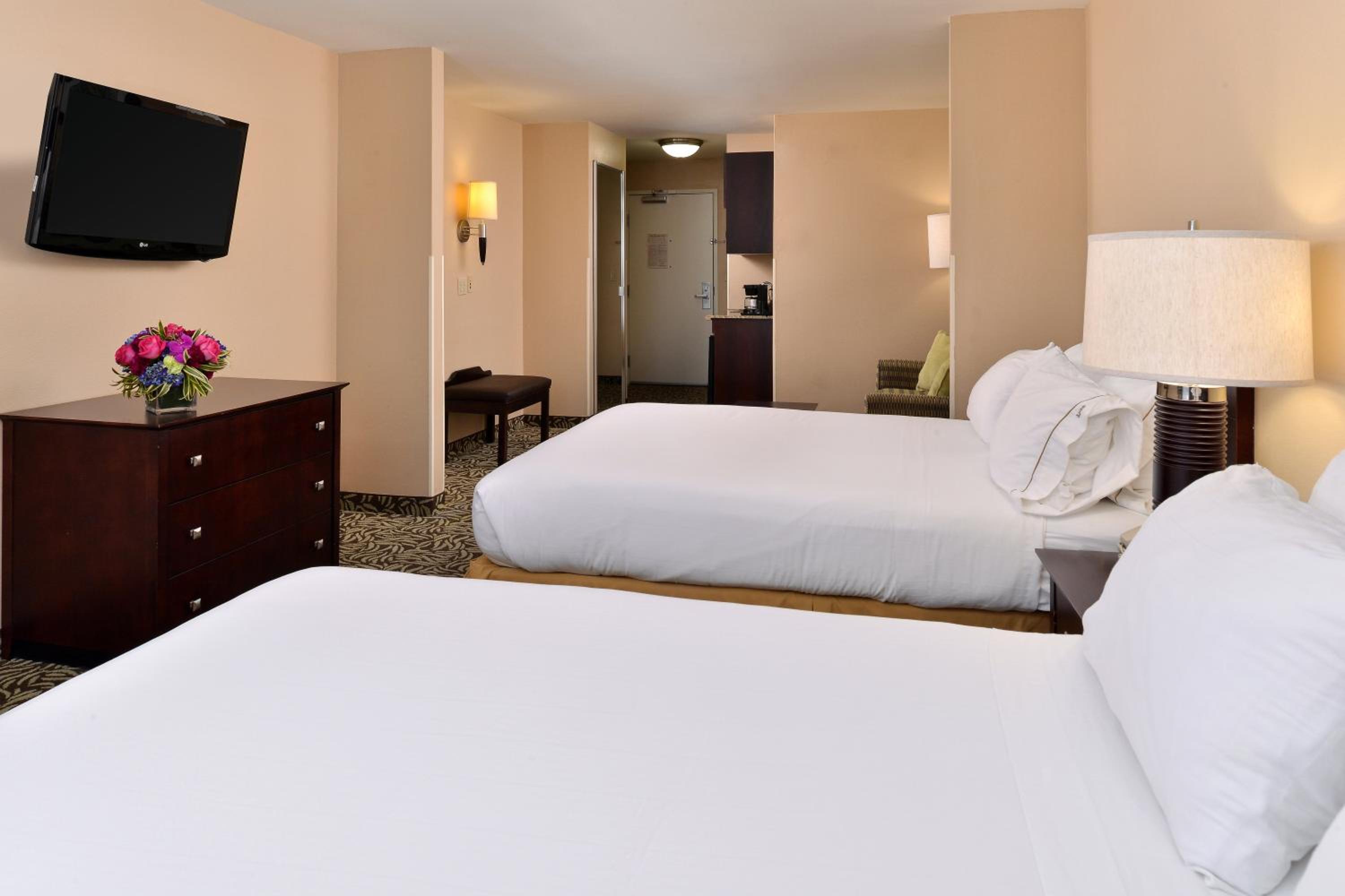 Queen Suite with Two Queen Beds and Sofa Bed - Photo 1