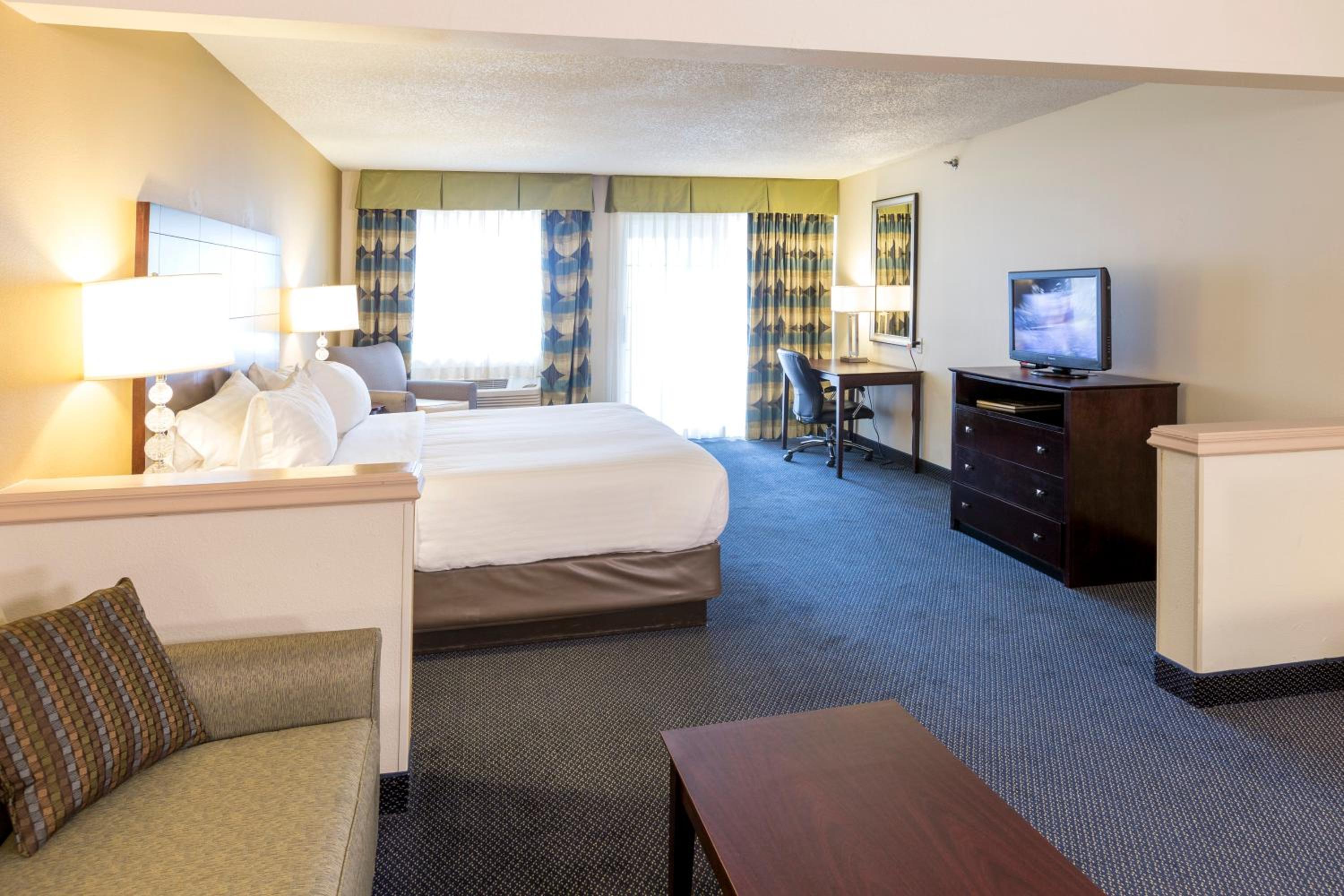 King Suite with Lake View - Photo 1