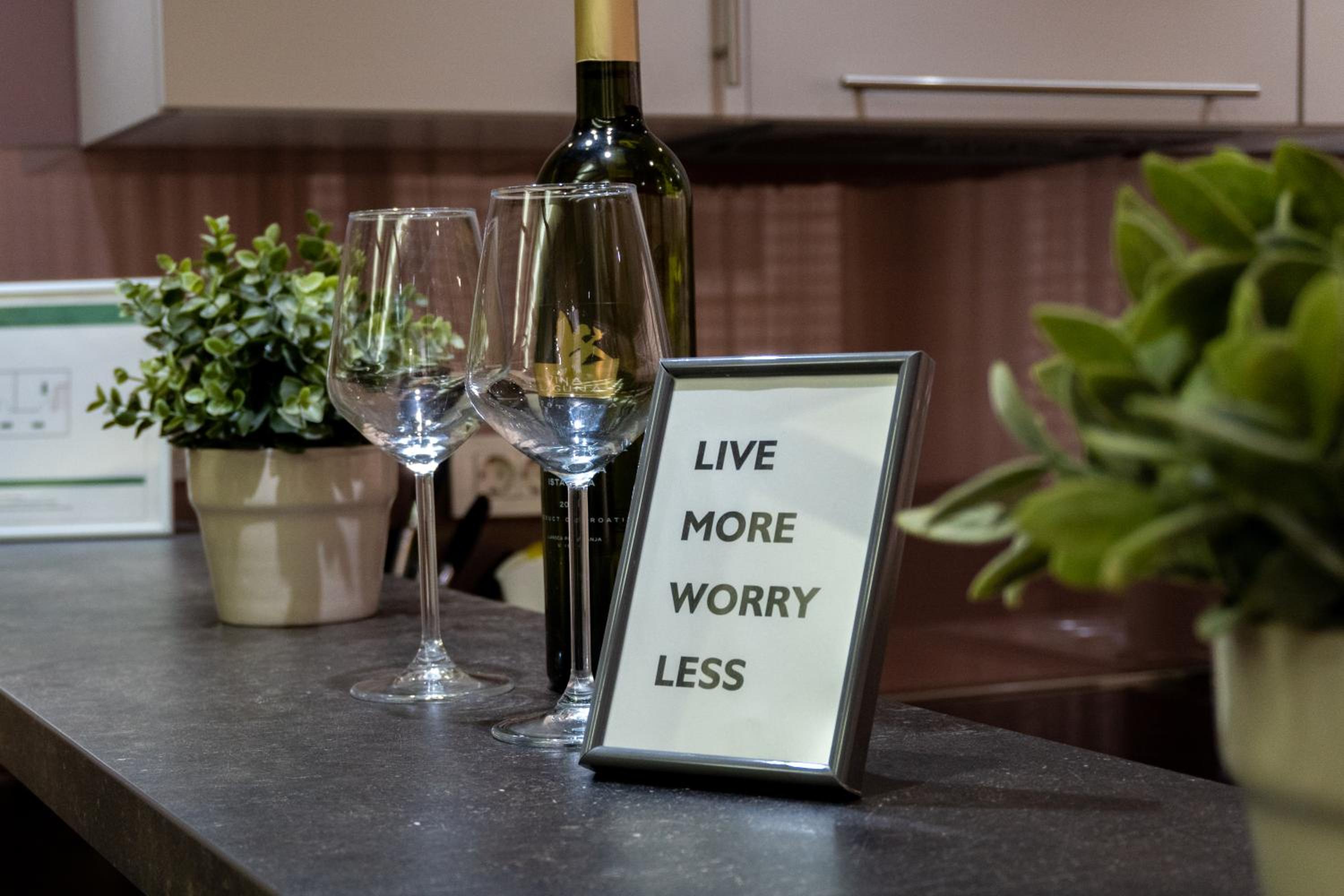 Apartment 2 - Photo 11
