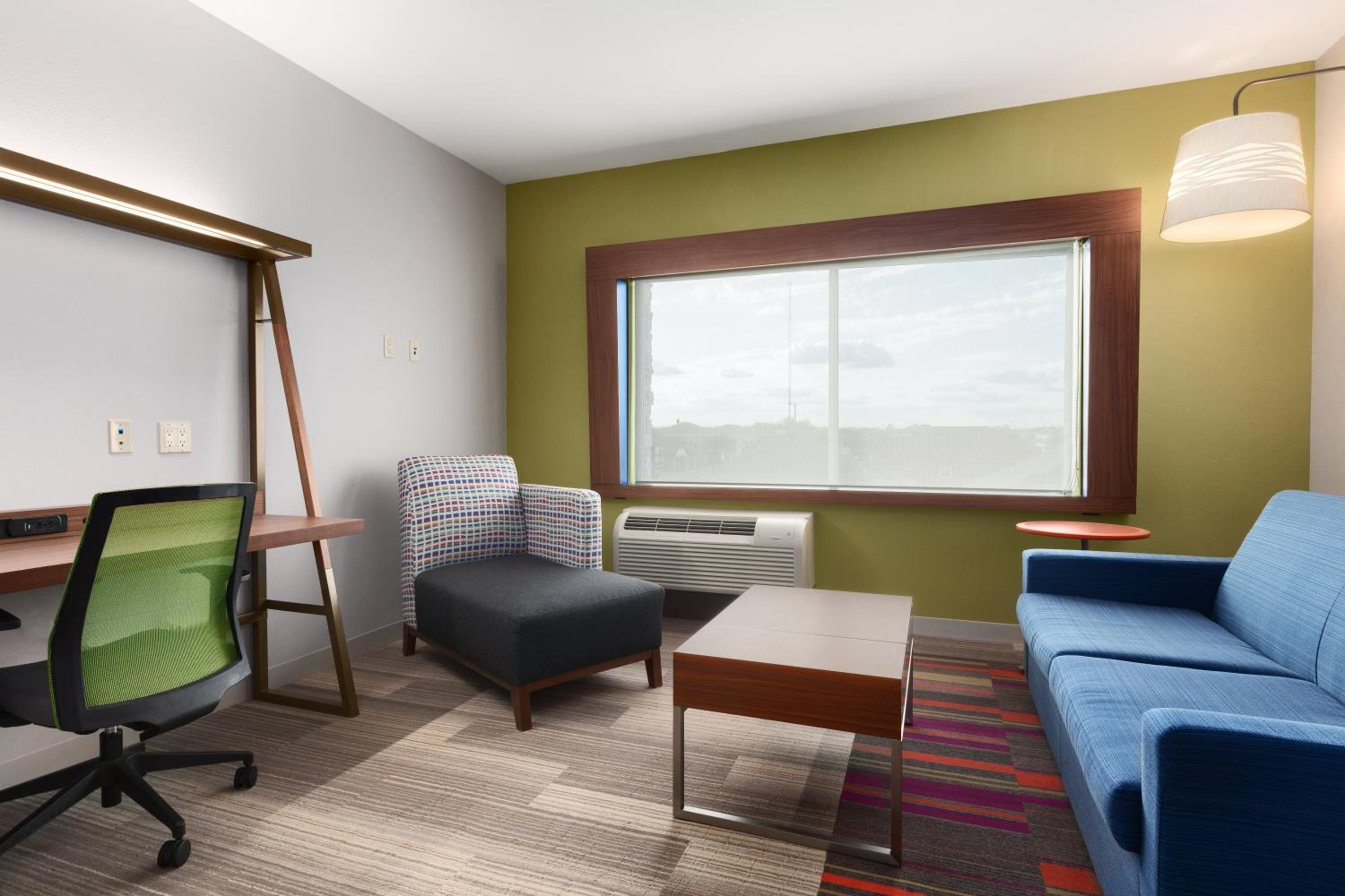 Suite with Two Beds - Non-Smoking
