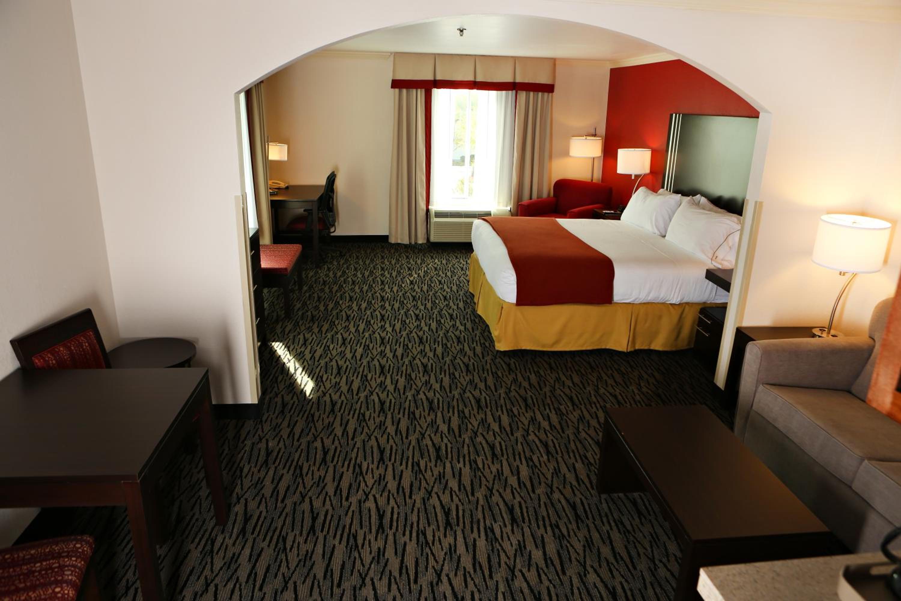 King Suite - Photo 2
