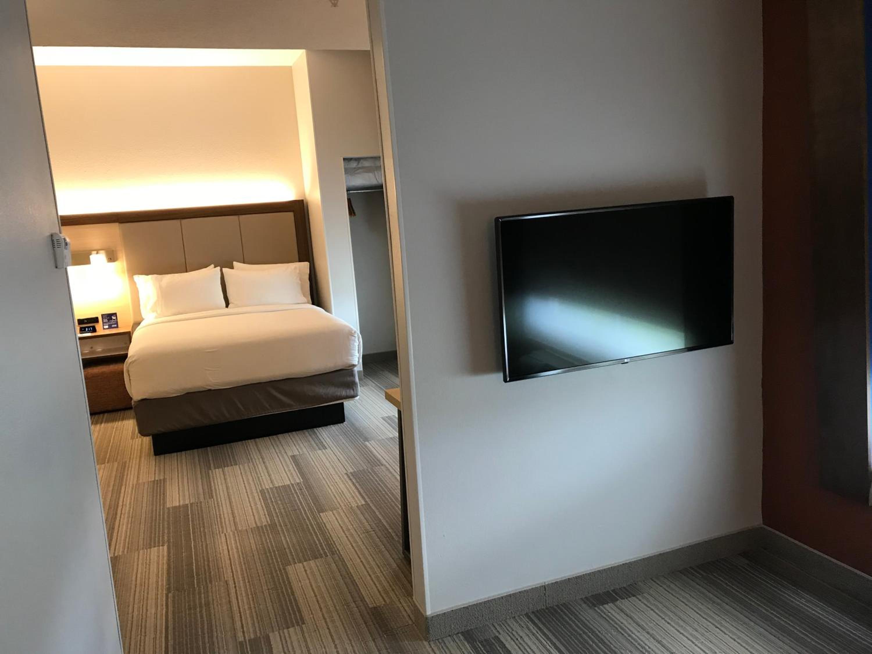 Queen Suite with Two Queen Beds and Additional Living Area - Photo 6