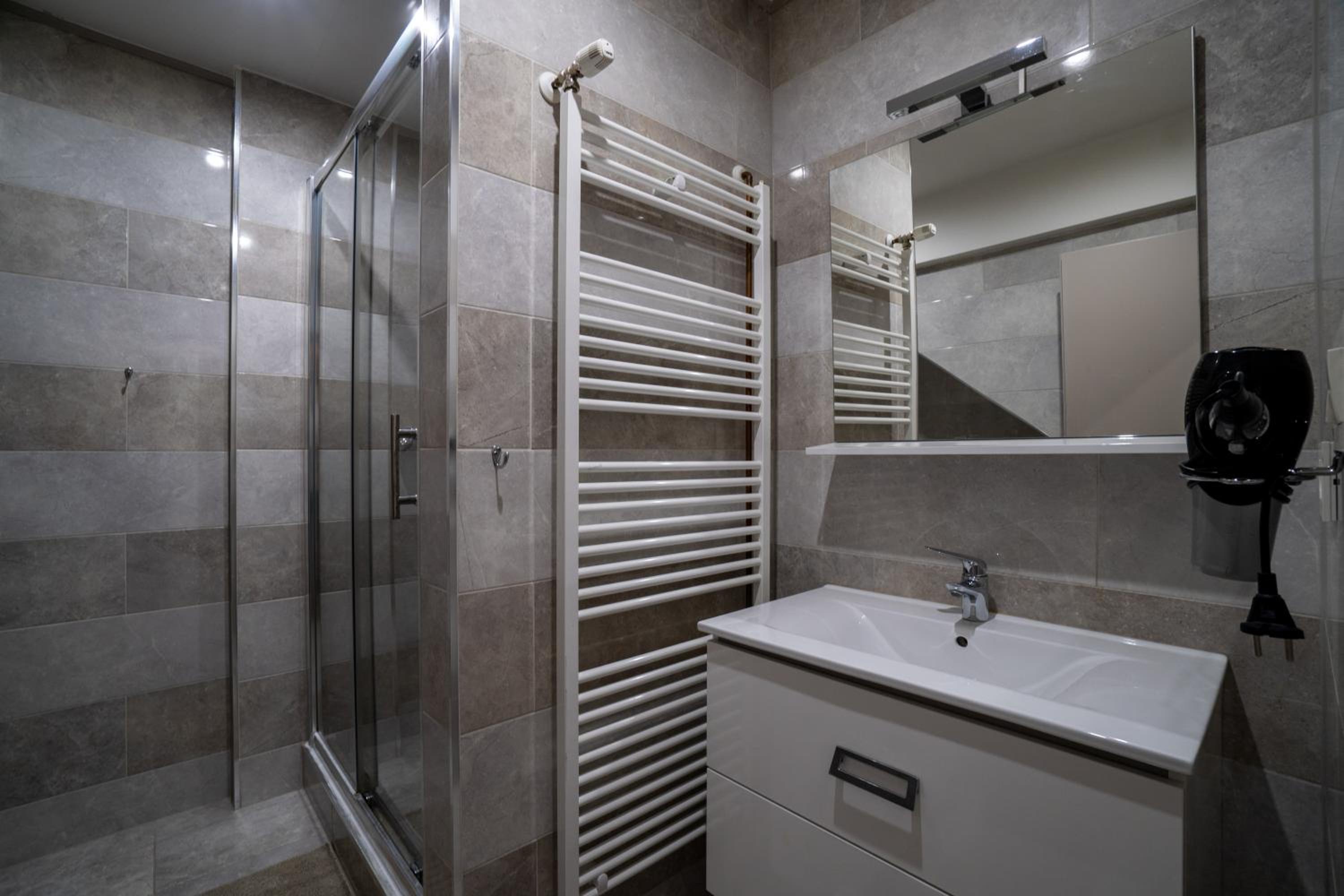 Apartment 2 - Photo 12