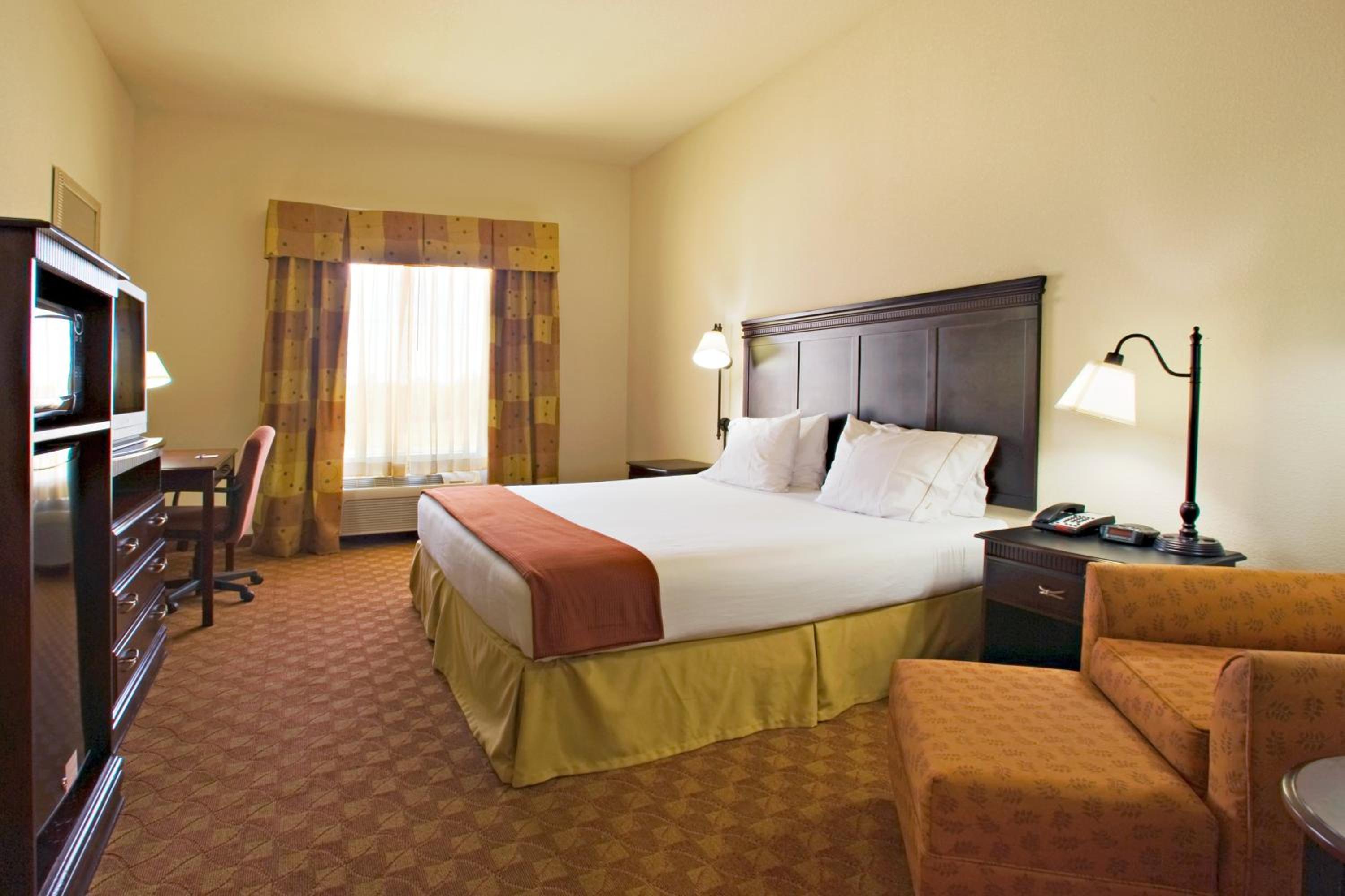 Standard King Room - Photo 2