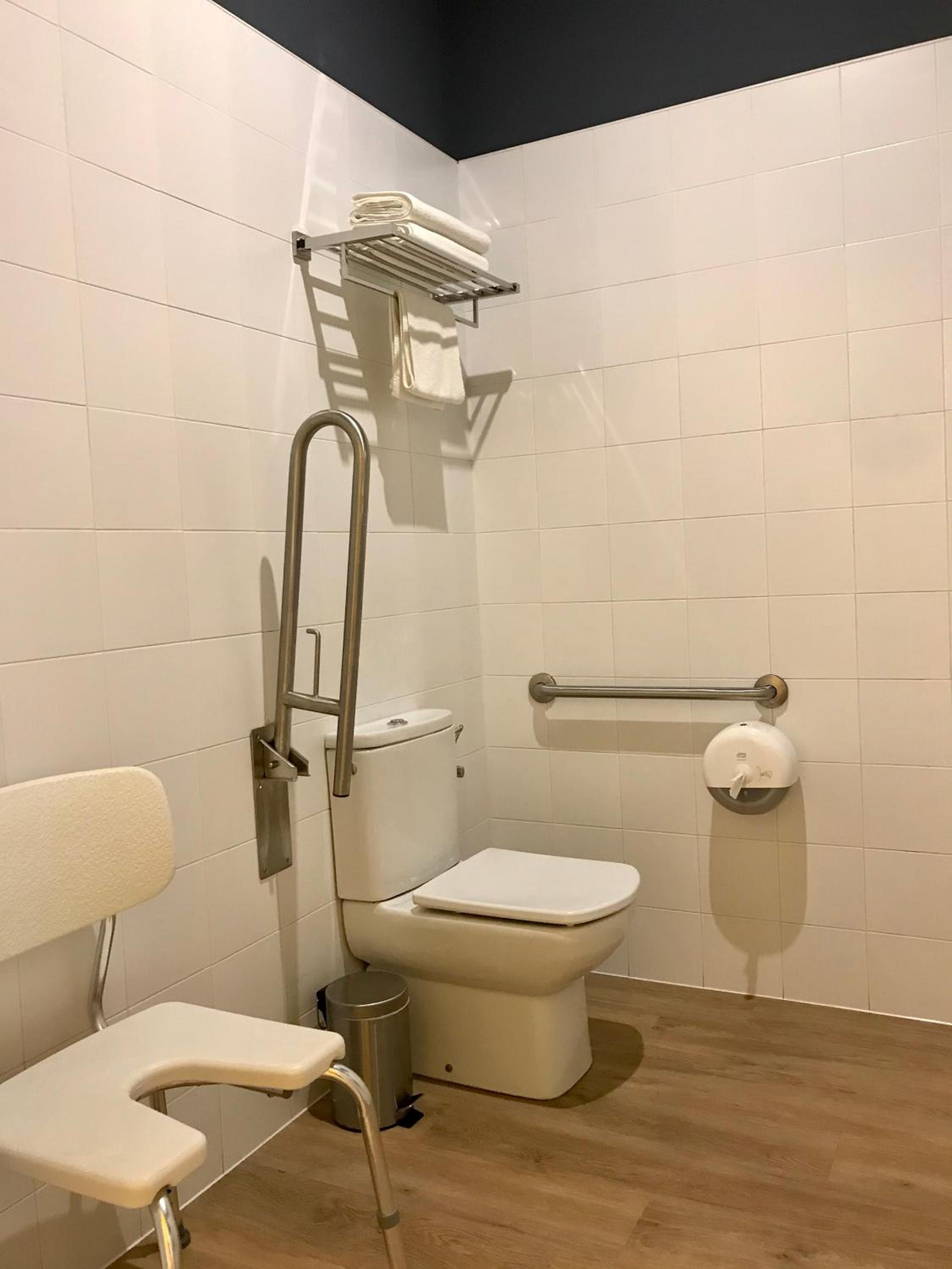 Triple Room with Private Bathroom photo 2