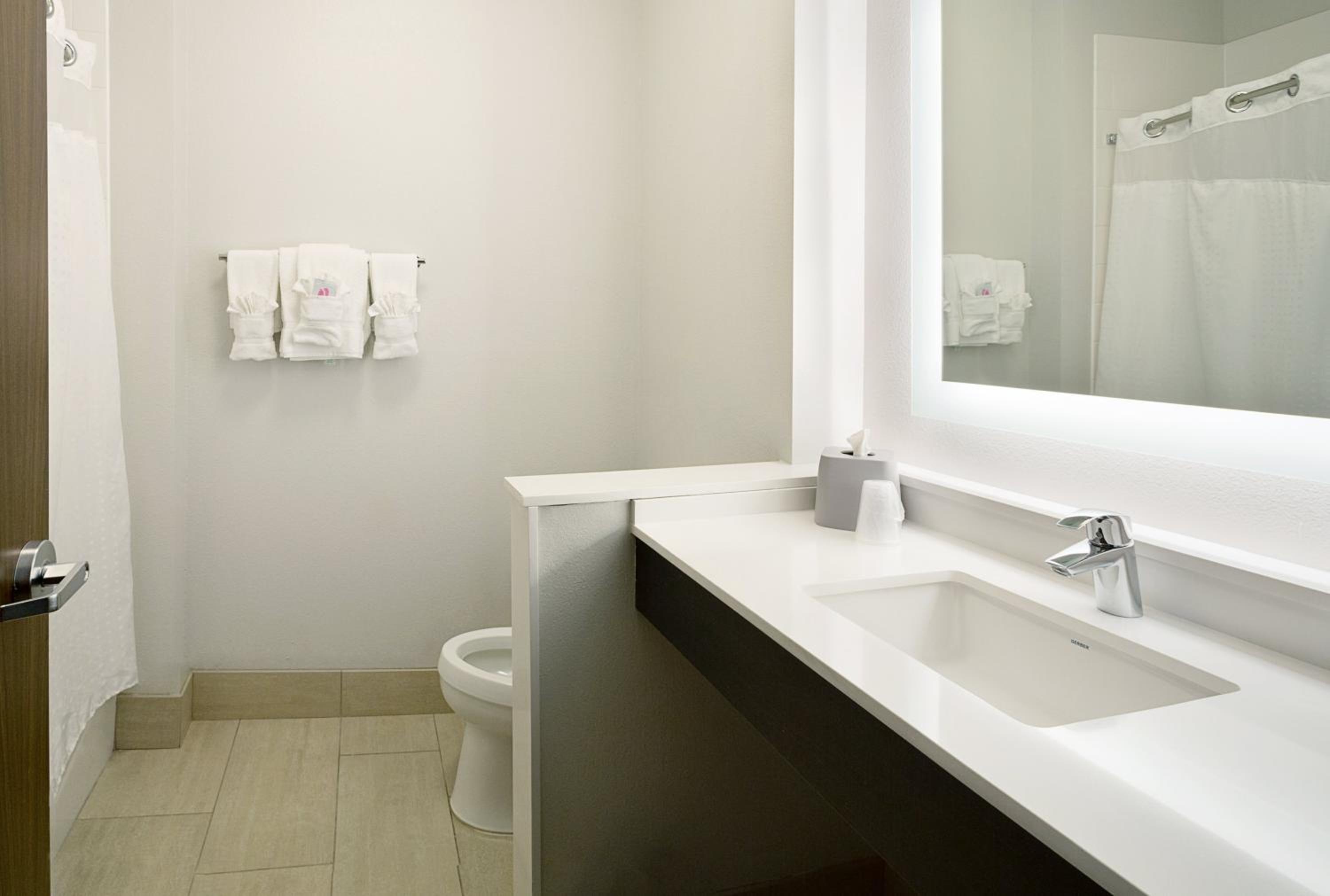 King Room - Non-Smoking - Photo 2