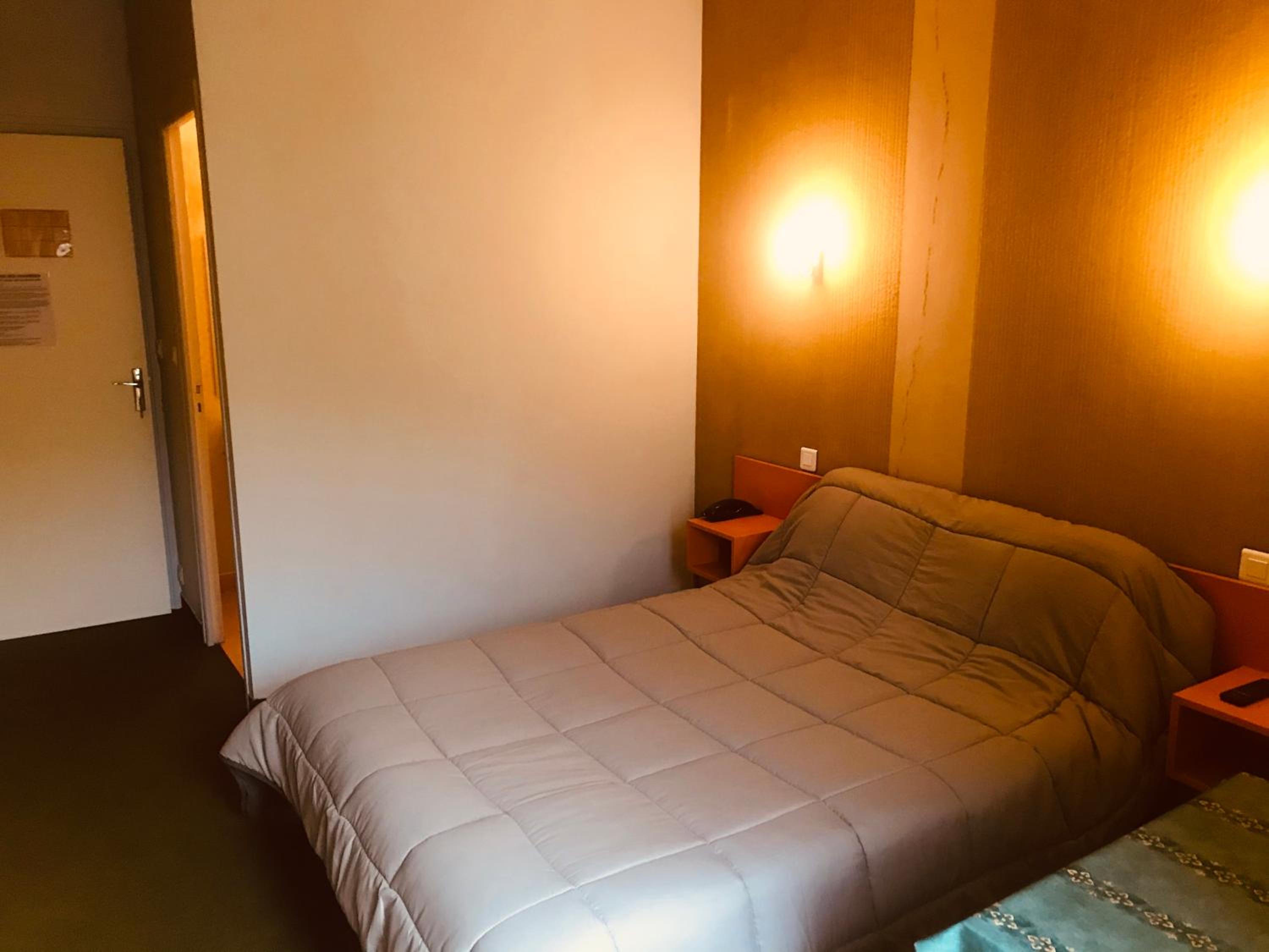 Large Double Room - Photo 2