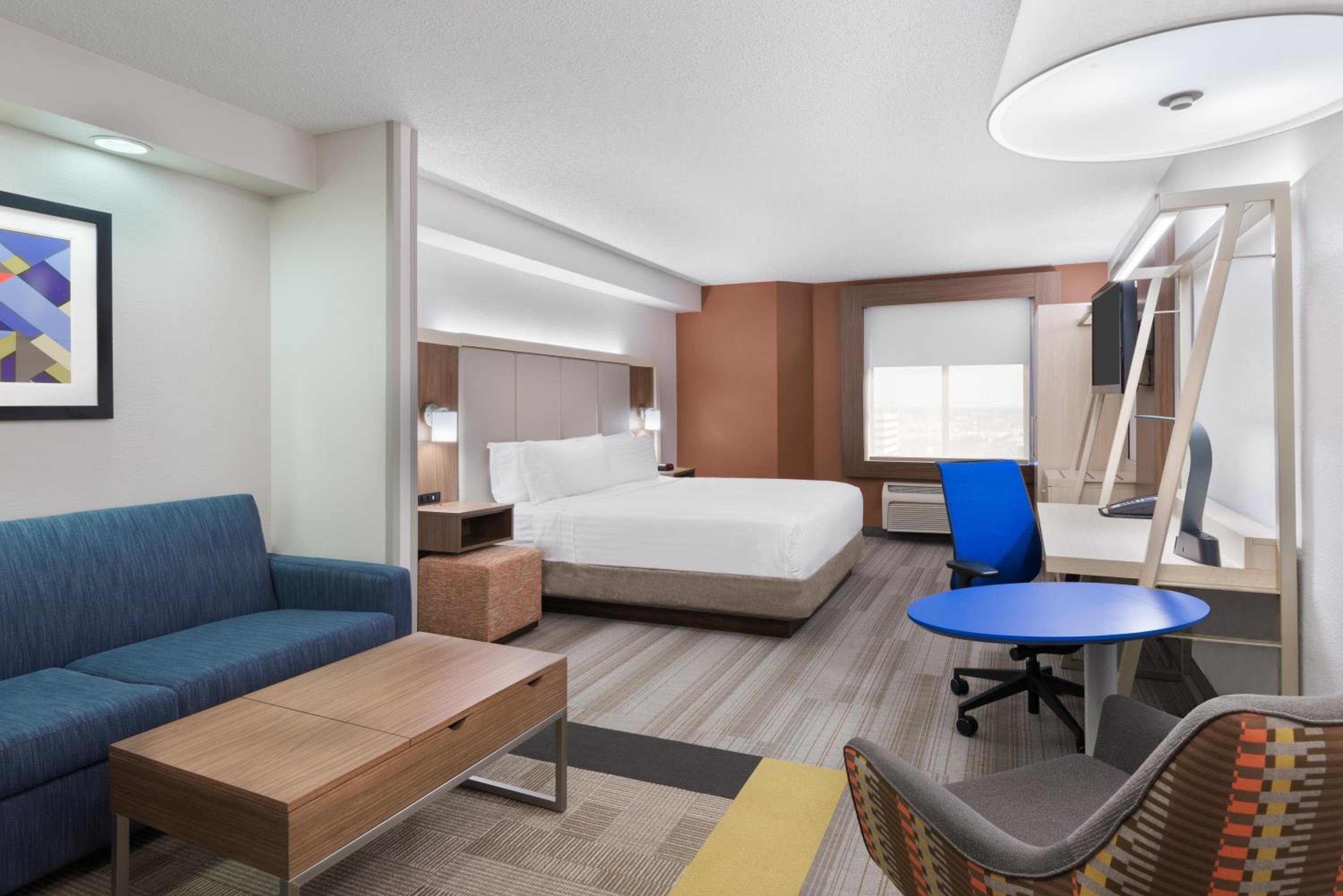 King Suite with Sofa Bed - Non-Smoking thumbnail 6