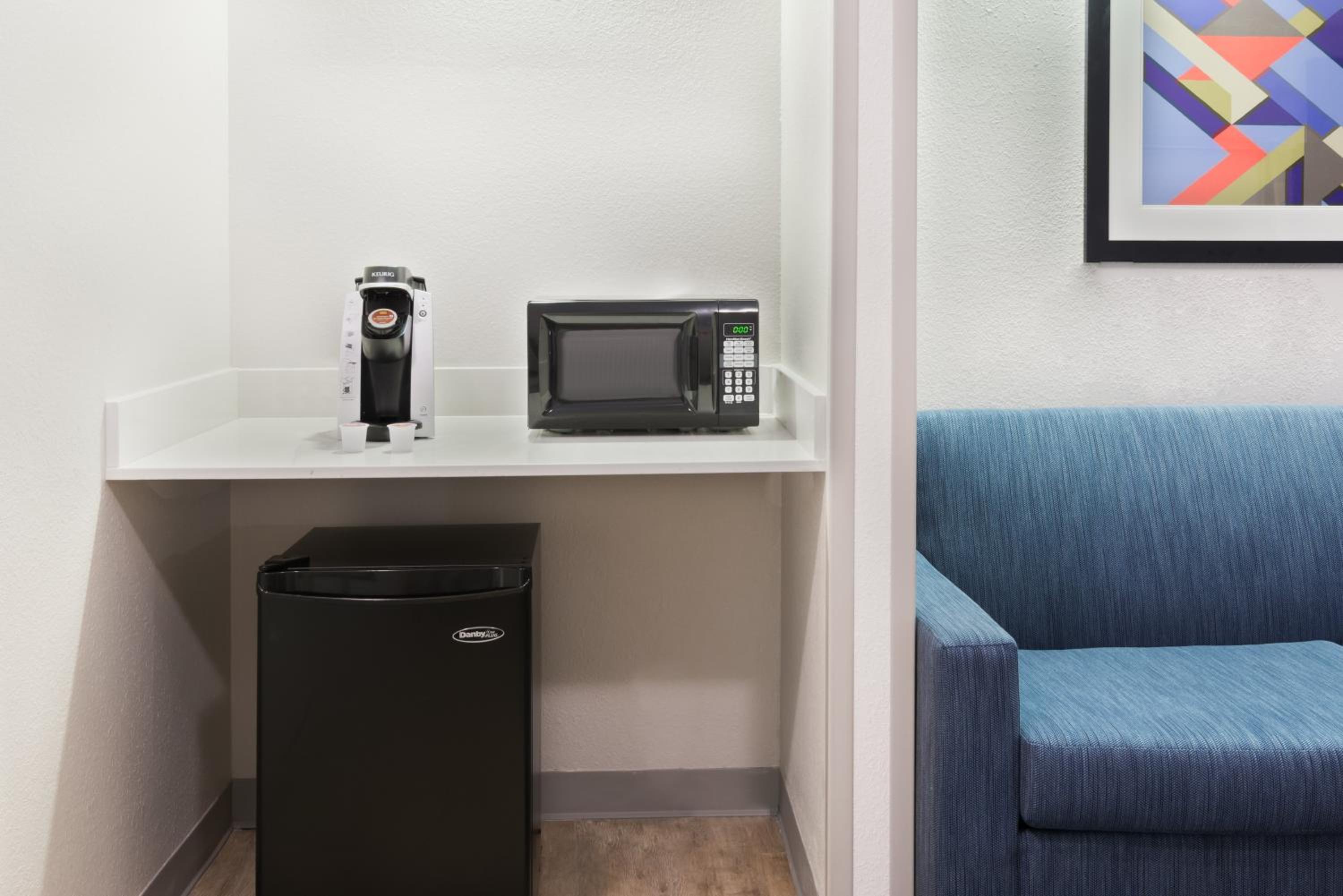 Suite, 1 King Bed, Accessible (Mobility, Tub)