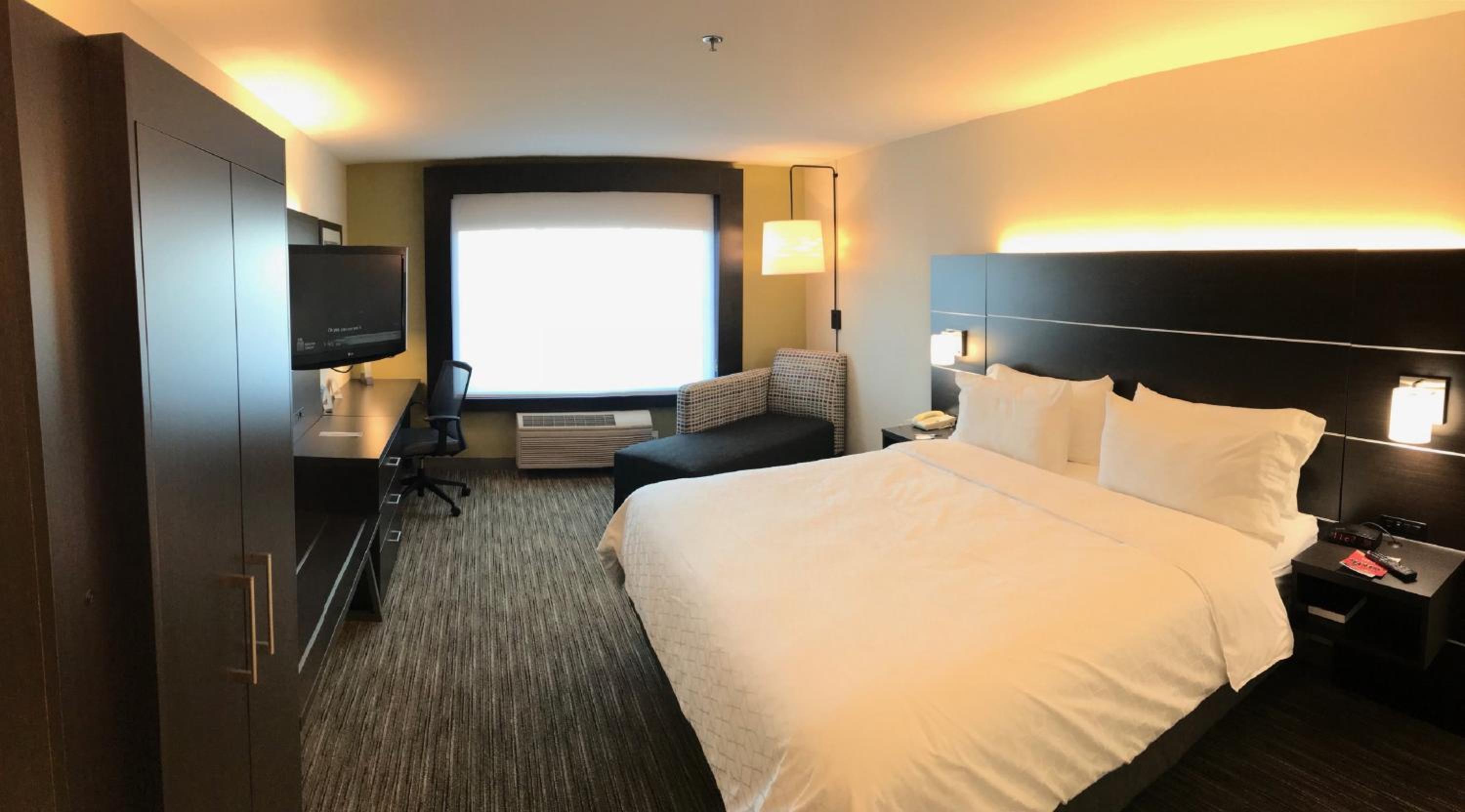 Standard King Room - Photo 3
