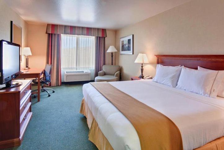 King Room - Mobility Access/Hearing Accessible - Photo 1