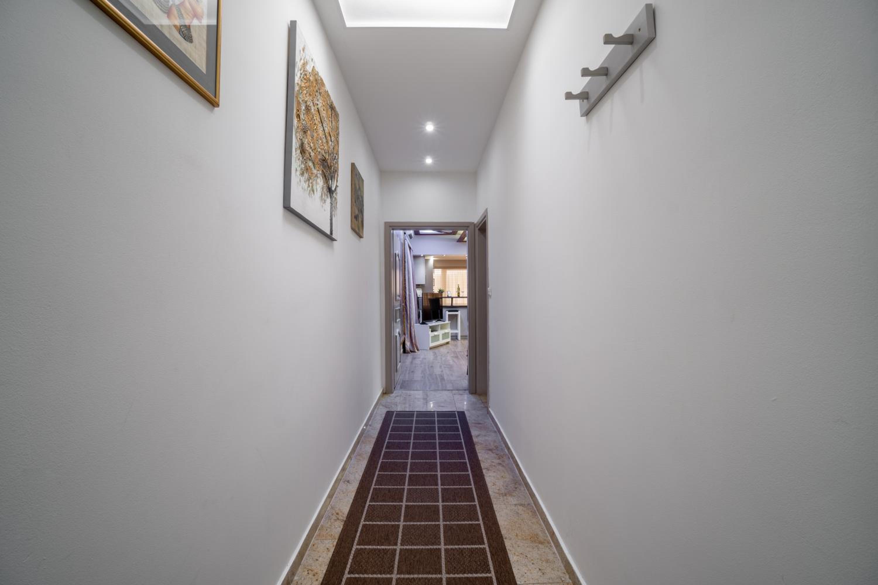 Apartment 2 - Photo 8